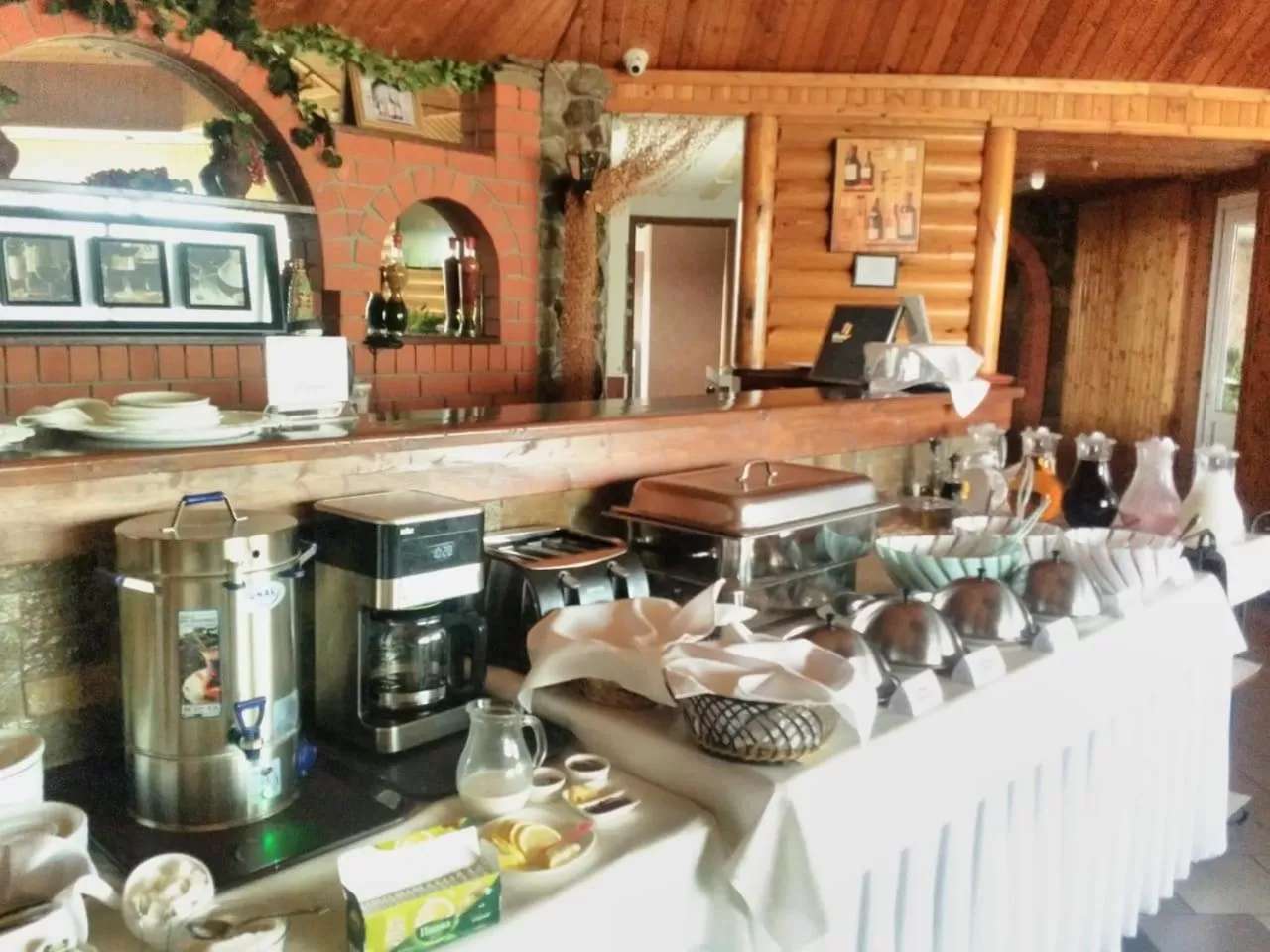 Restaurant/places to eat in Rahat Hotel