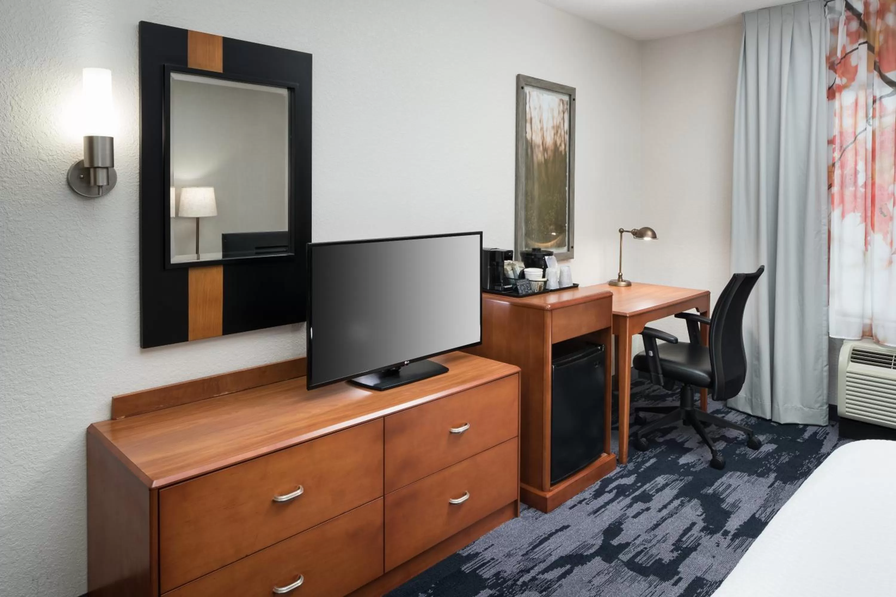 Bedroom, Bed in Fairfield Inn & Suites Kansas City Overland Park