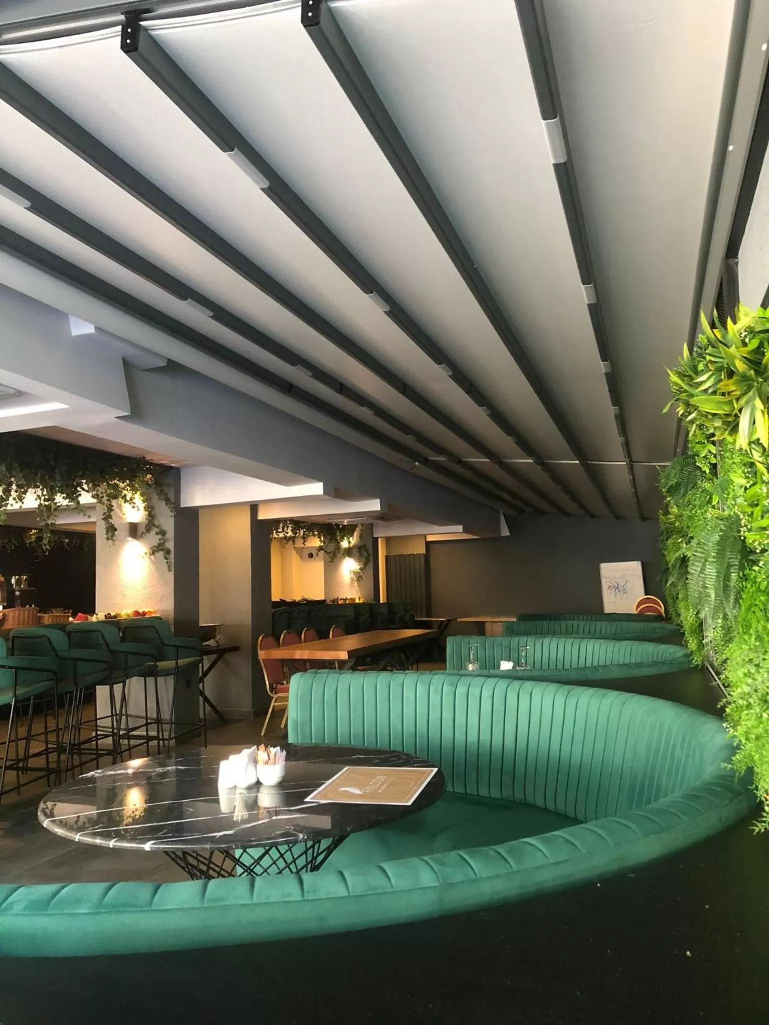 Restaurant/places to eat in Falcon 1511