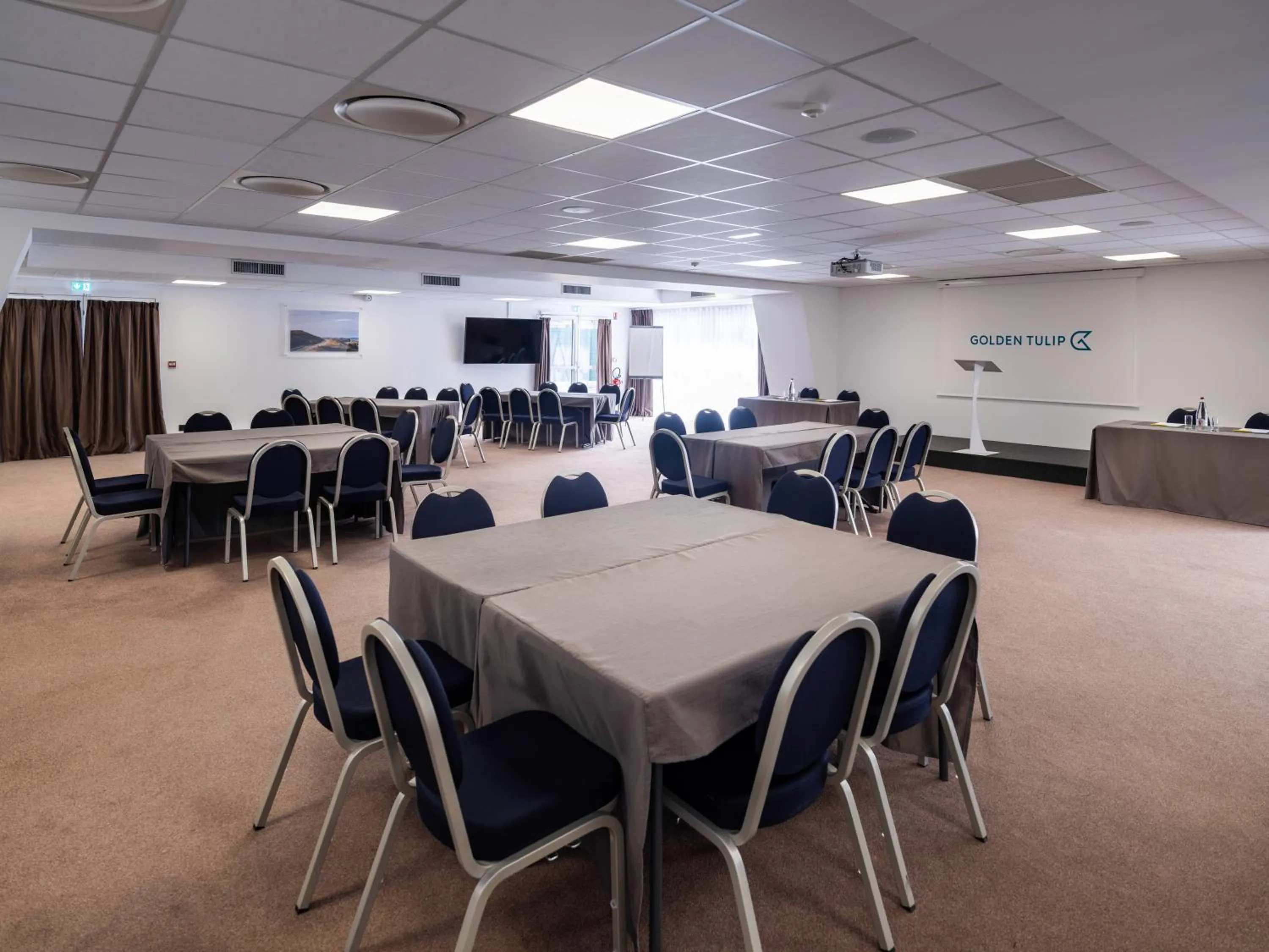 Meeting/conference room in Golden Tulip La Baule Hotel and Residence