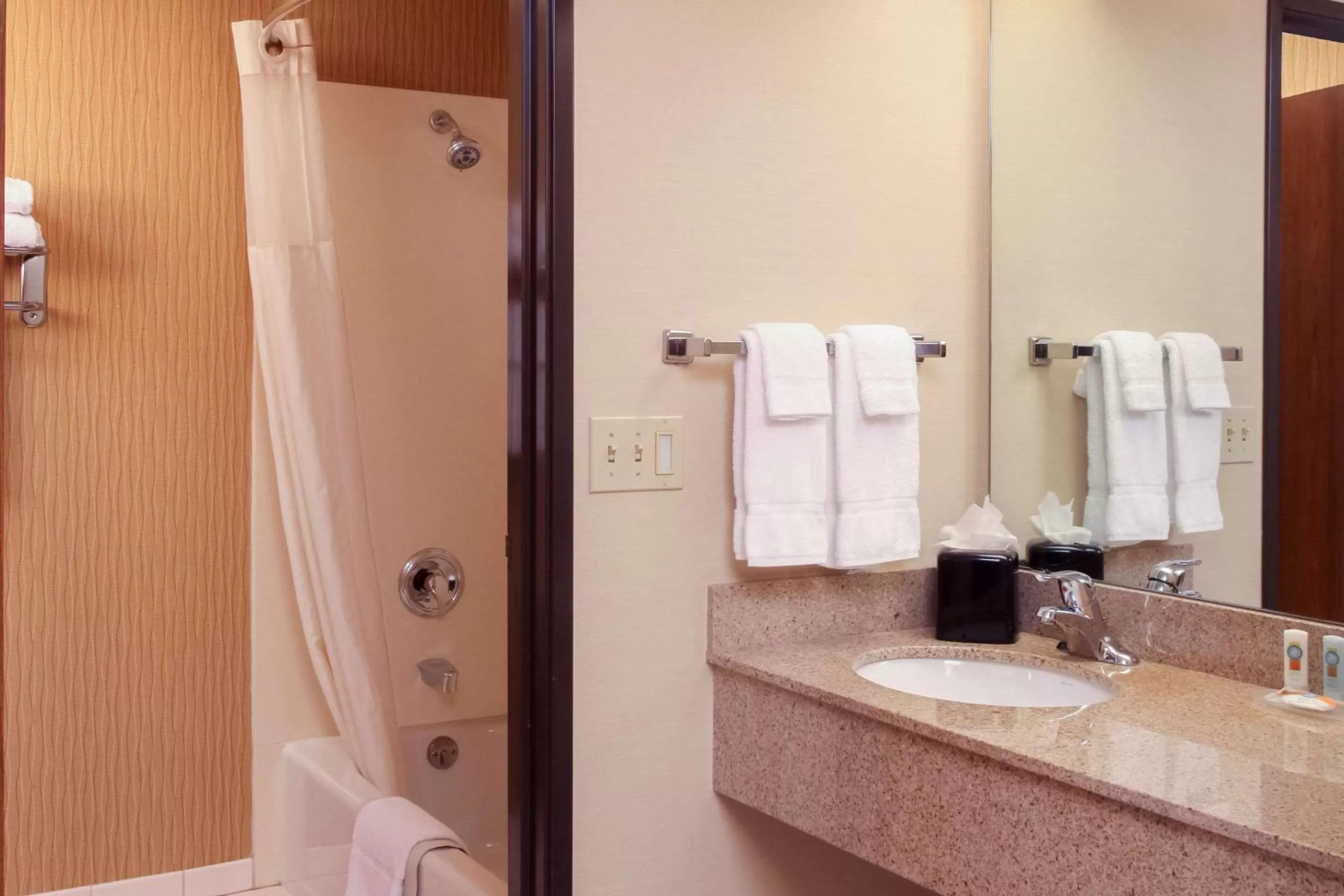 Bathroom in Quality Inn Oakwood