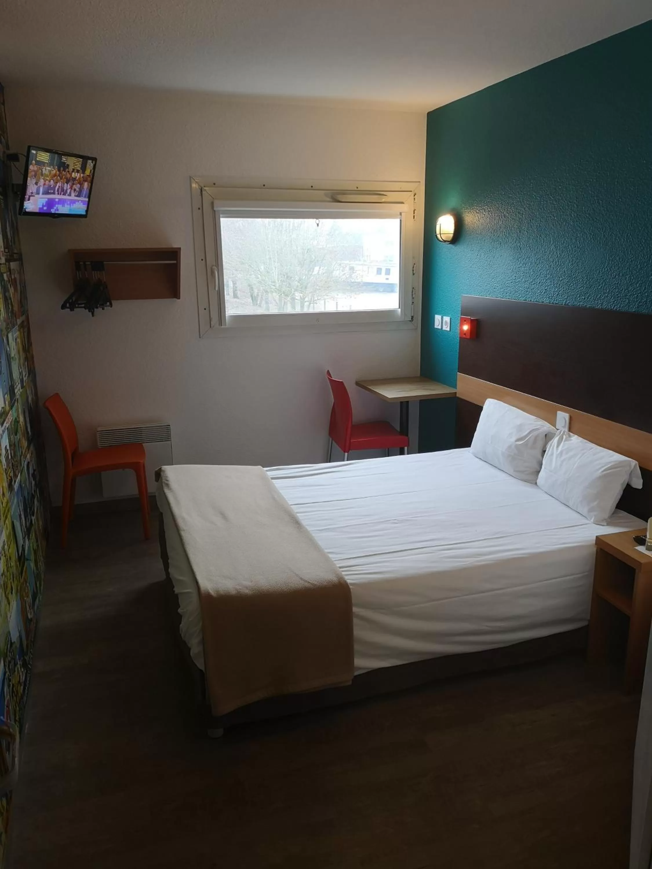 Bedroom, Bed in hotelF1 Nemours