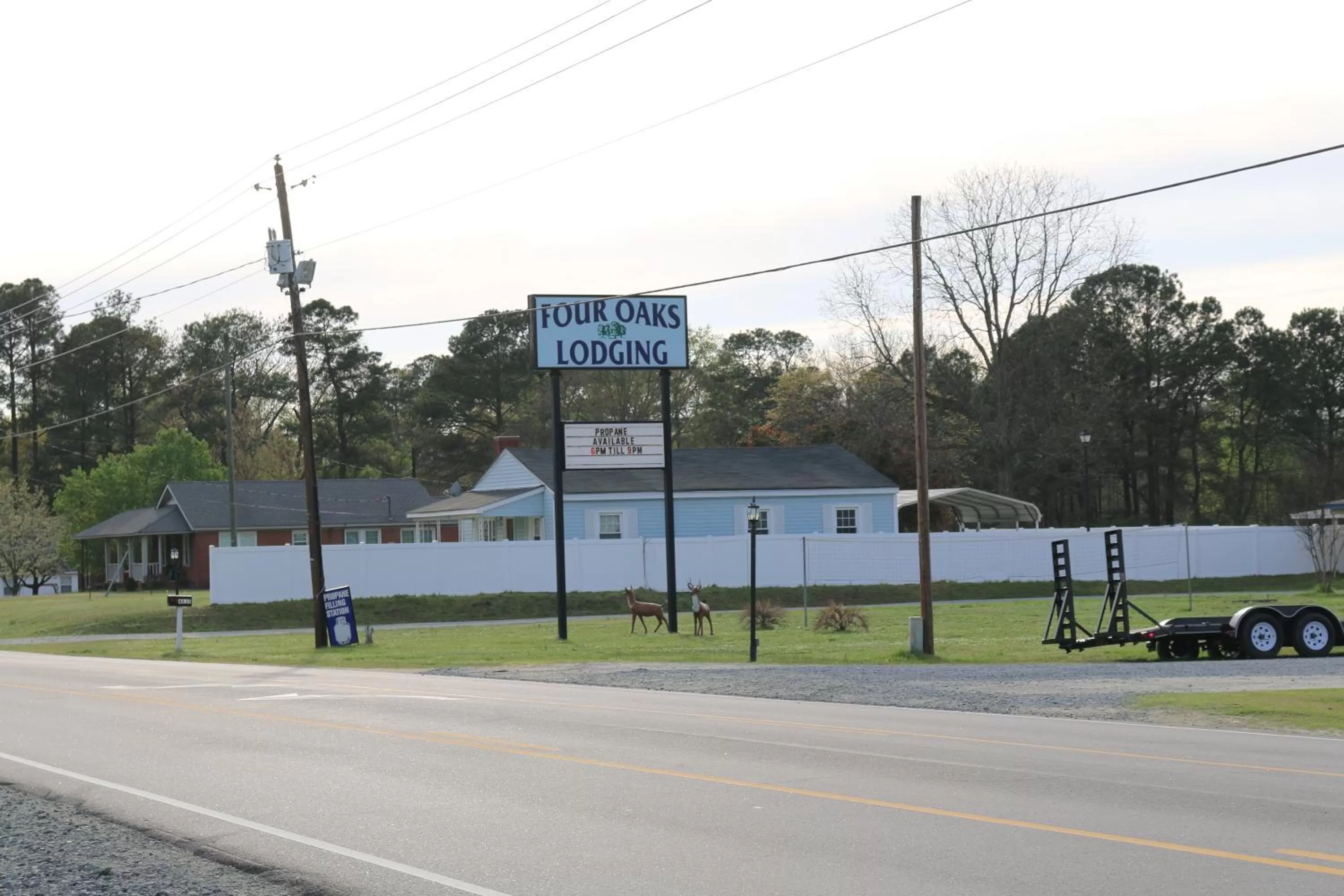 Facade/entrance in Four Oaks Lodging