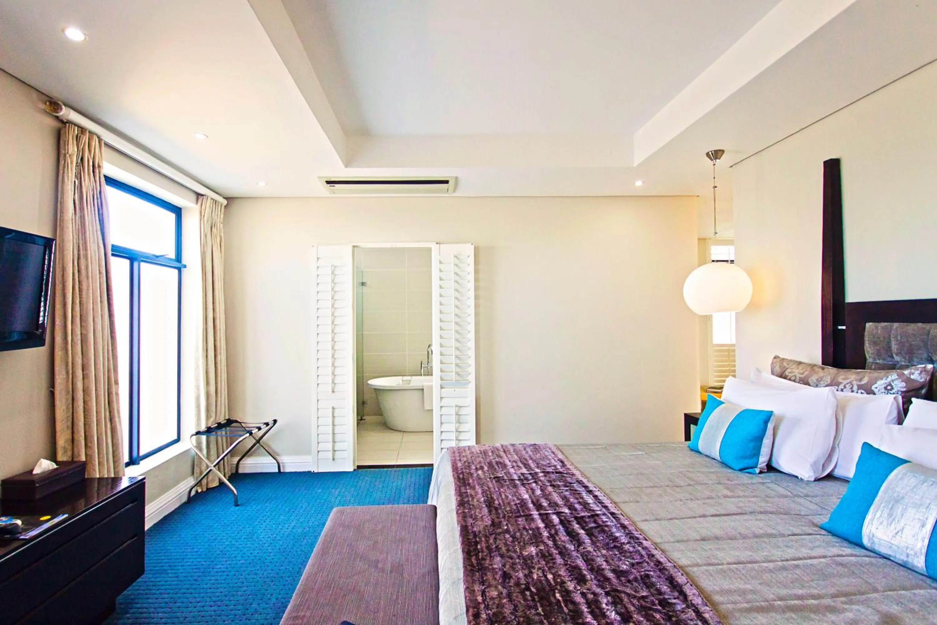 Day, Bed in Isango Gate