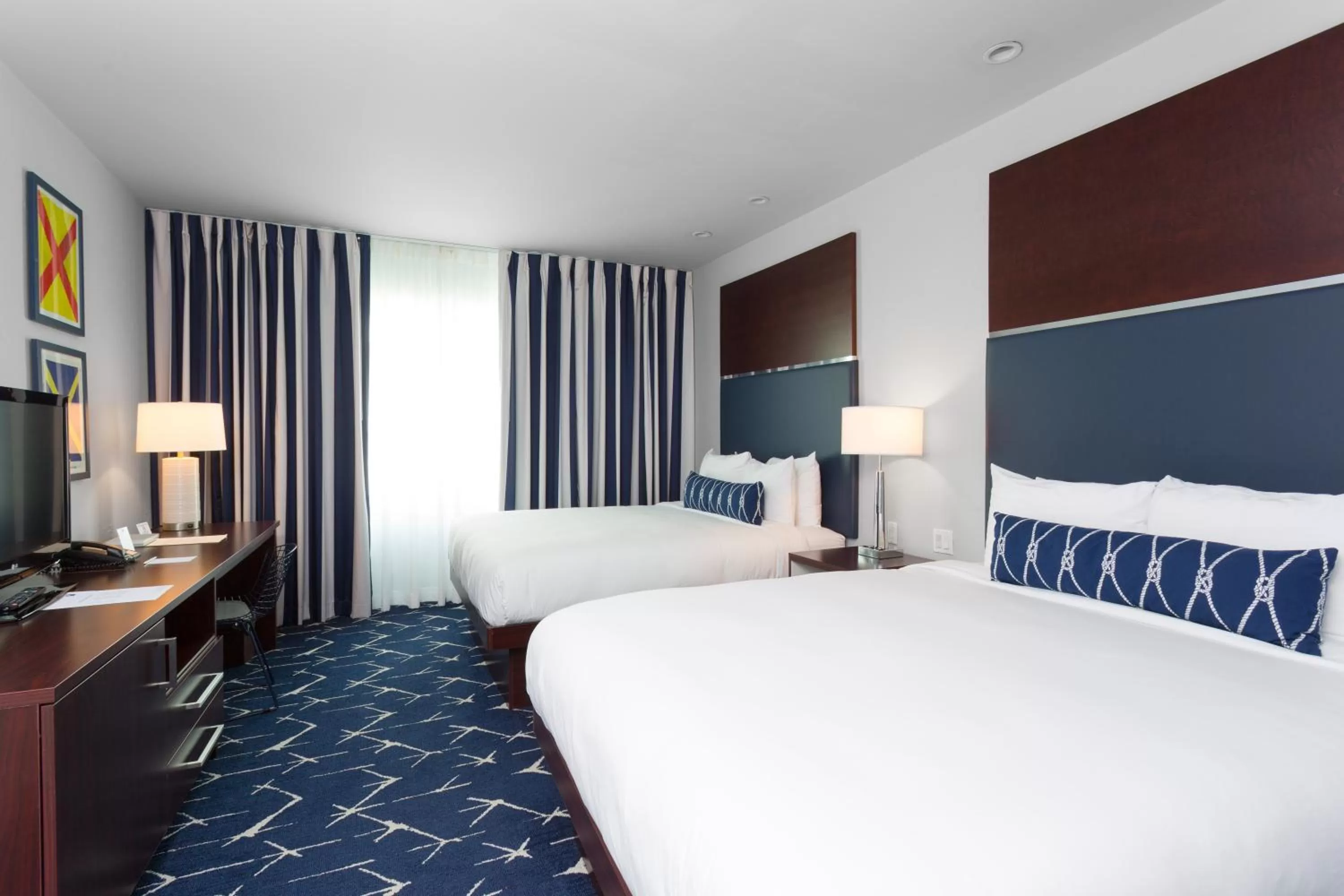 Photo of the whole room, Bed in Albion Hotel