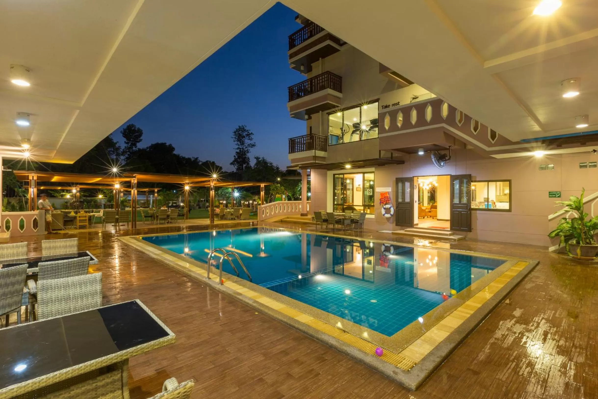 Swimming pool in Phanomrungpuri Hotel Buriram