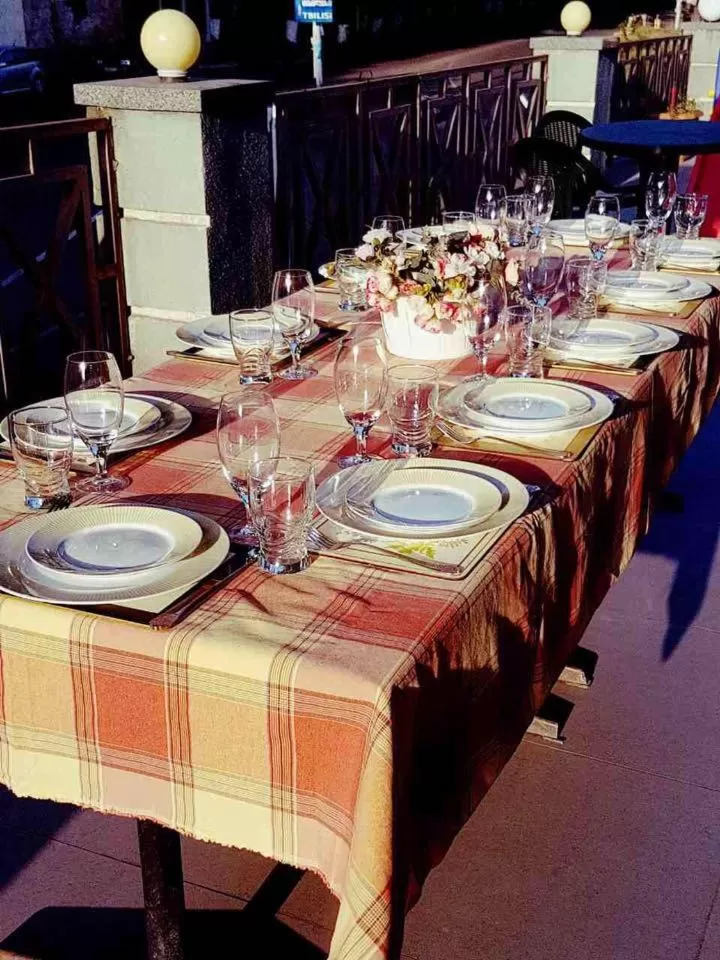 Restaurant/Places to Eat in Hotel Newland