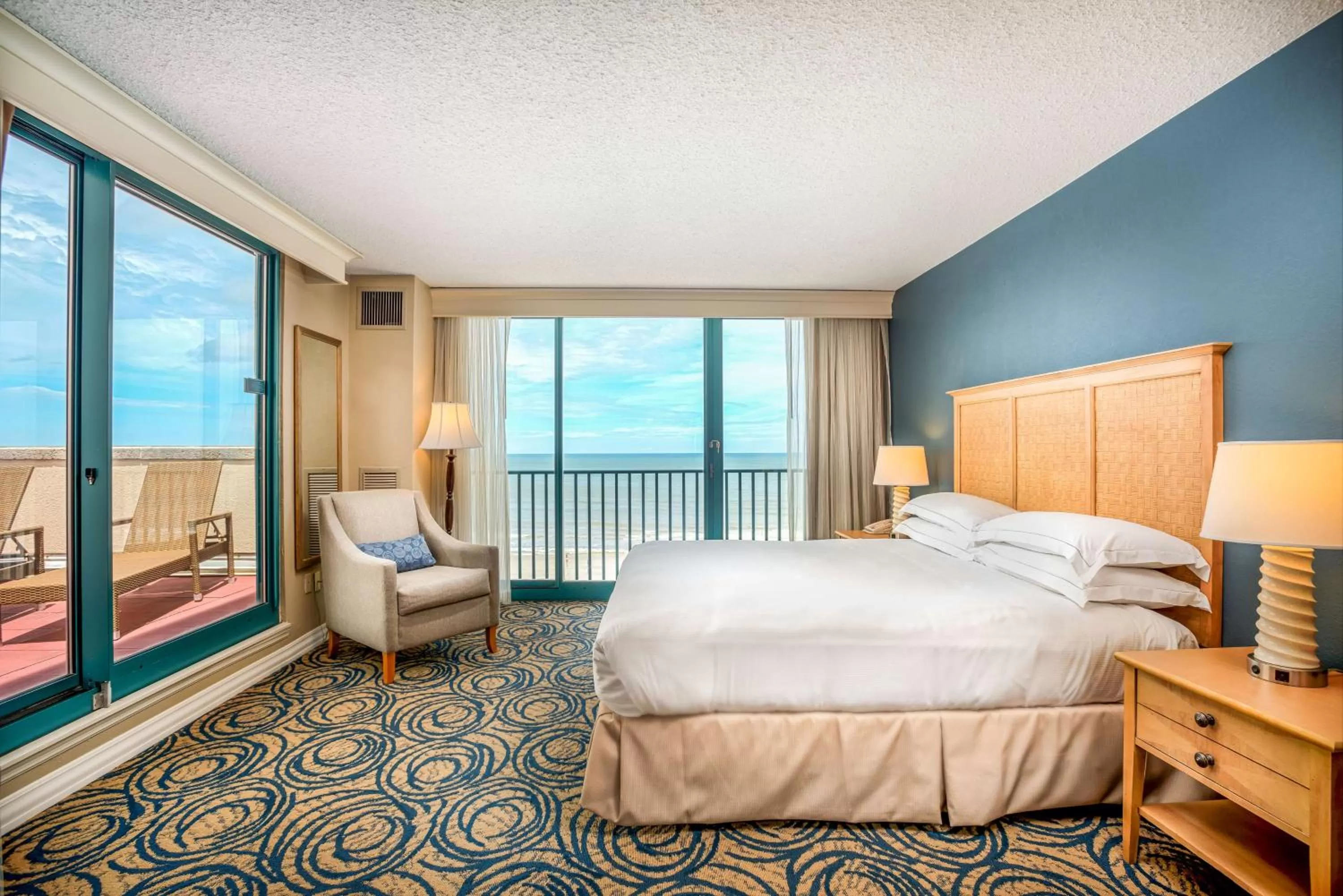 View (from property/room), Bed in Hilton Daytona Beach Resort