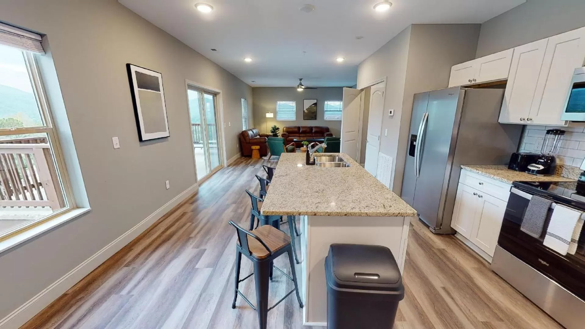 Kitchen or kitchenette in Viewpoint Condominiums