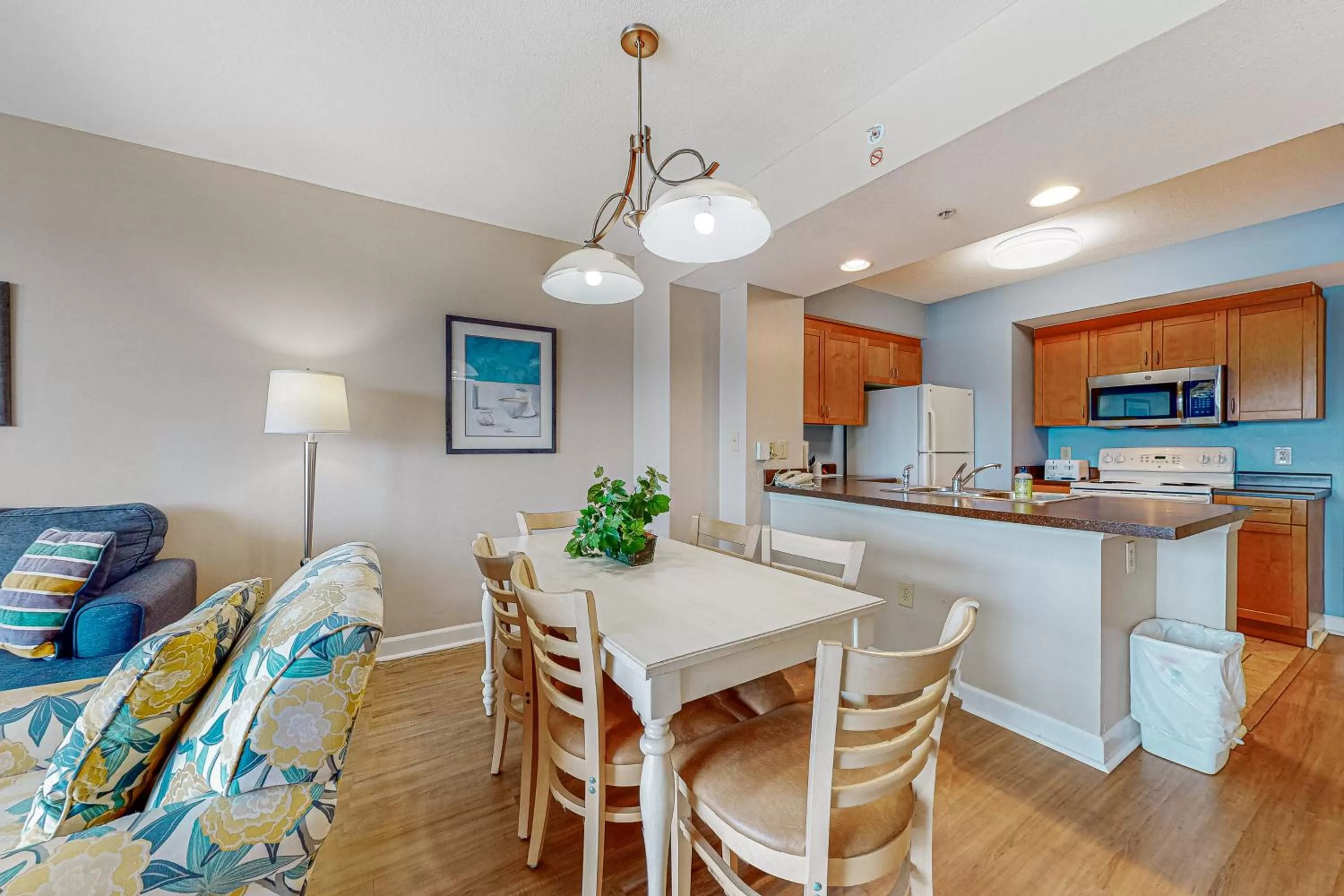 Dining Area in Harbourgate Marina Club