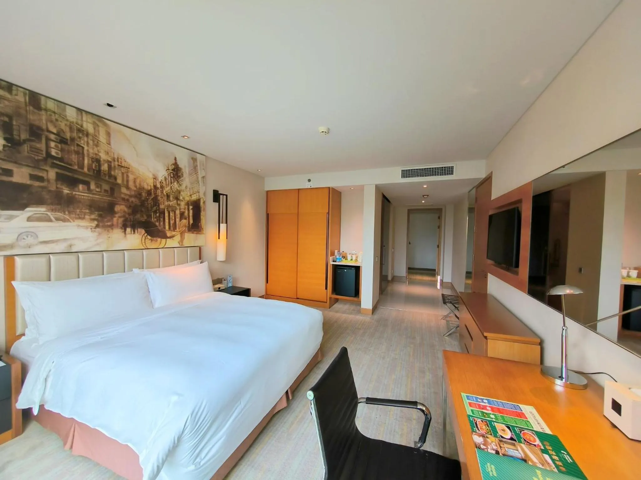 Photo of the whole room, Bed in Junluxe Hotel Guangzhou Science City