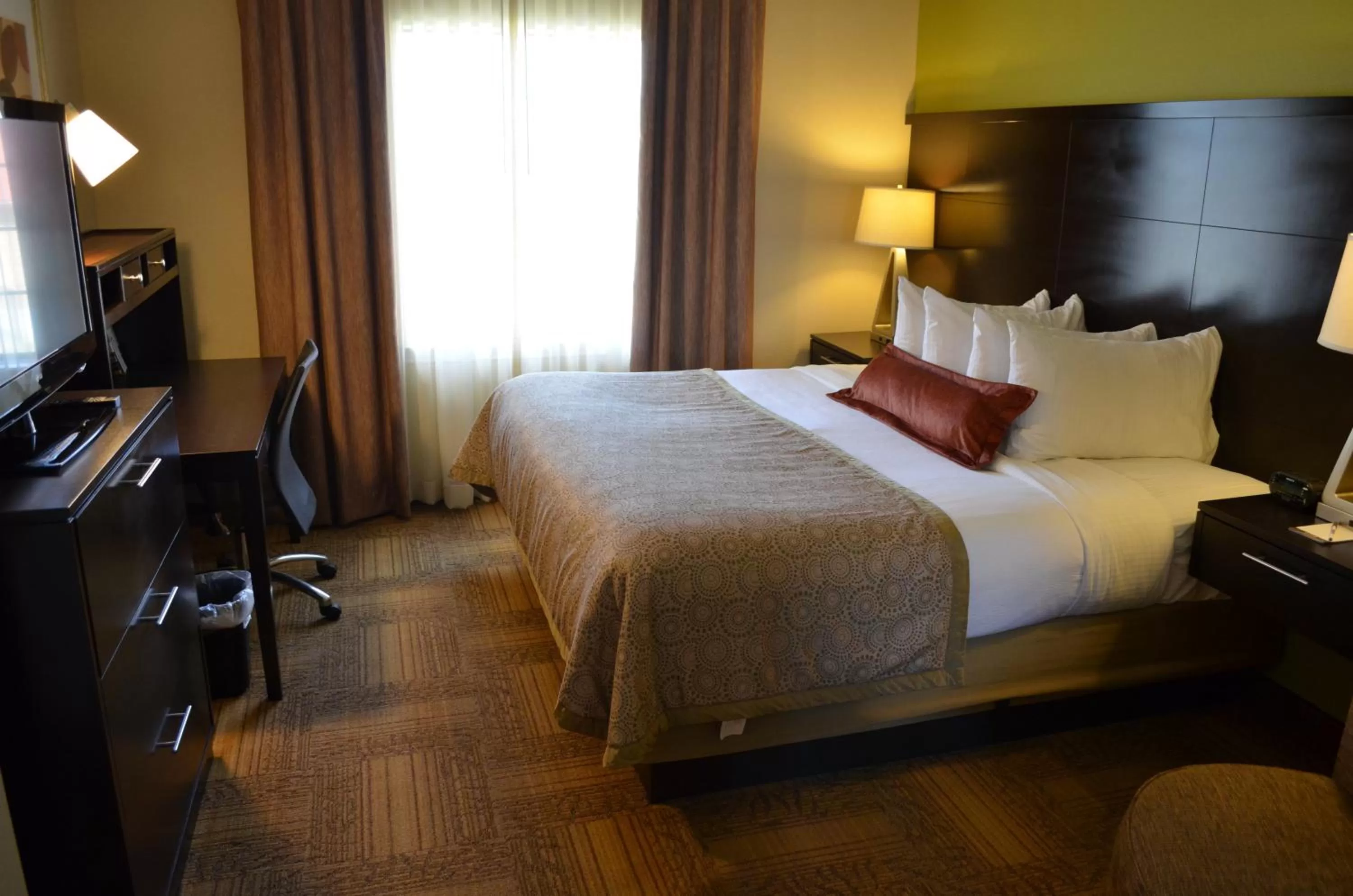 Photo of the whole room, Bed in Staybridge Suites Longview by IHG