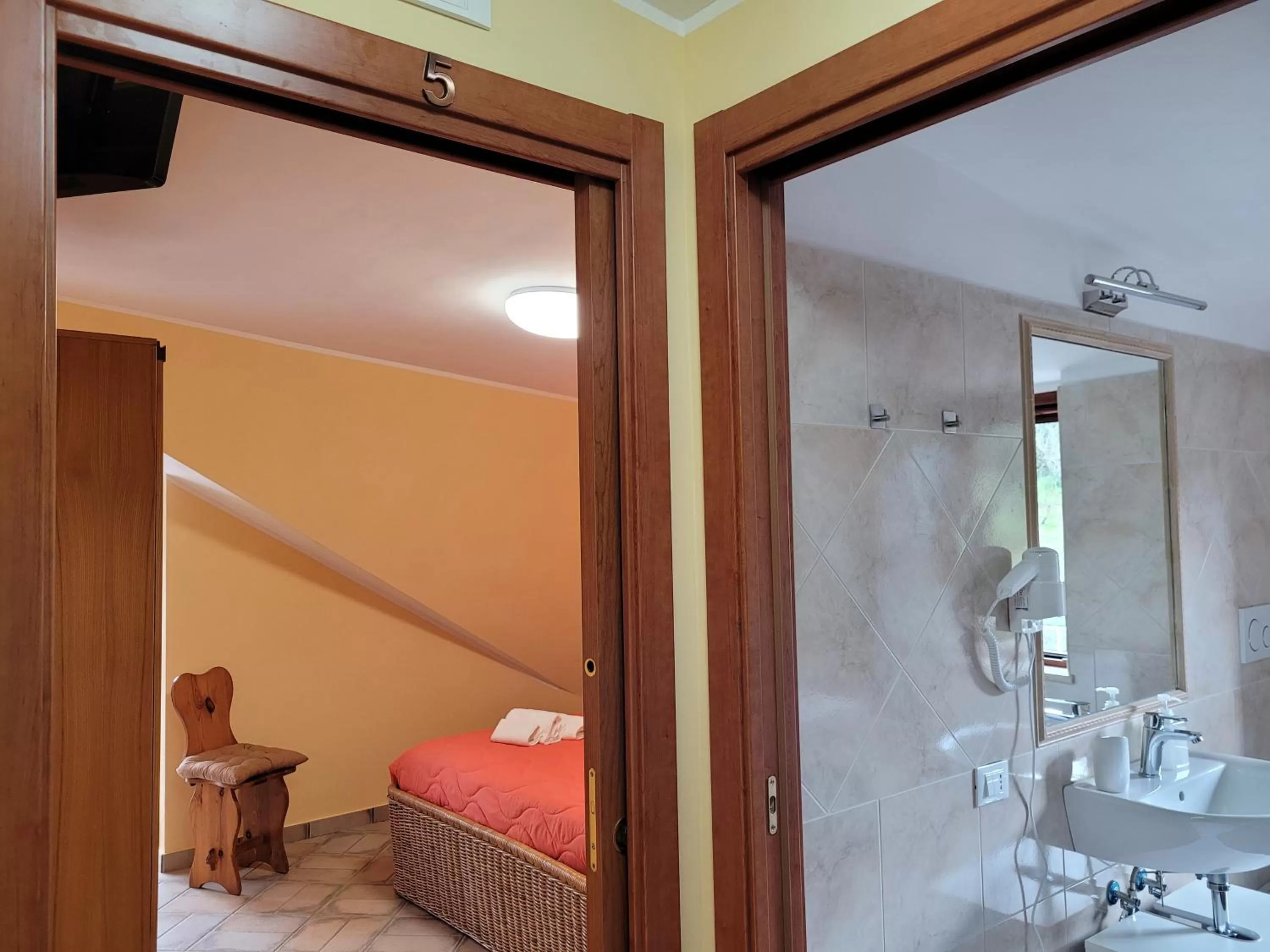 Alloggio turistico Magnifico Alessandro Valle Bernardo 04025 Lenola nei pressi di Fondi LT