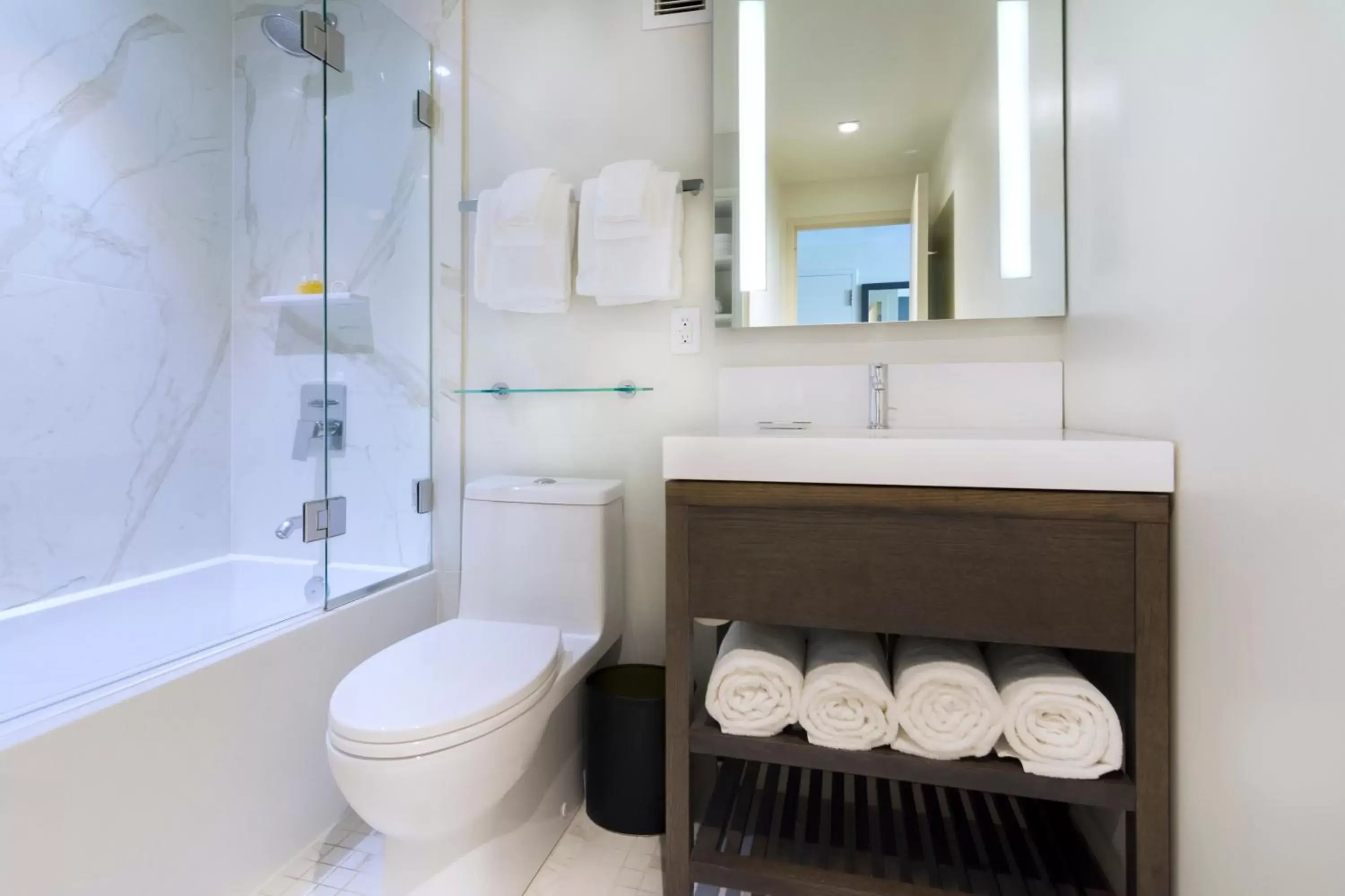 Premium Queen Room with Two Queen Beds in The Benson Portland, Curio Collection by Hilton Premium Queen Room with Two Queen Beds in The Benson Portland, Curio Collection by Hilton