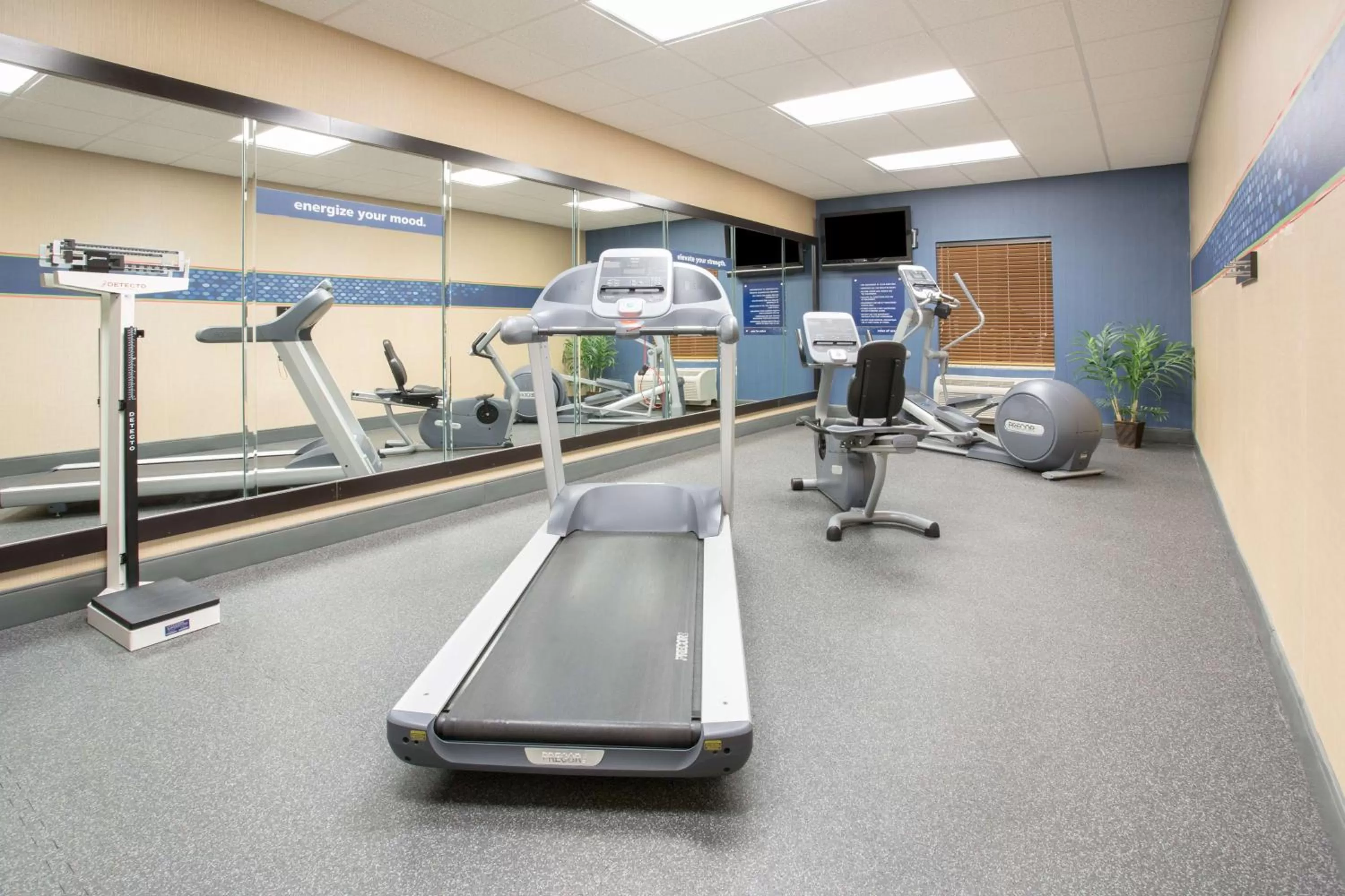Fitness centre/facilities in Hampton Inn Santa Rosa