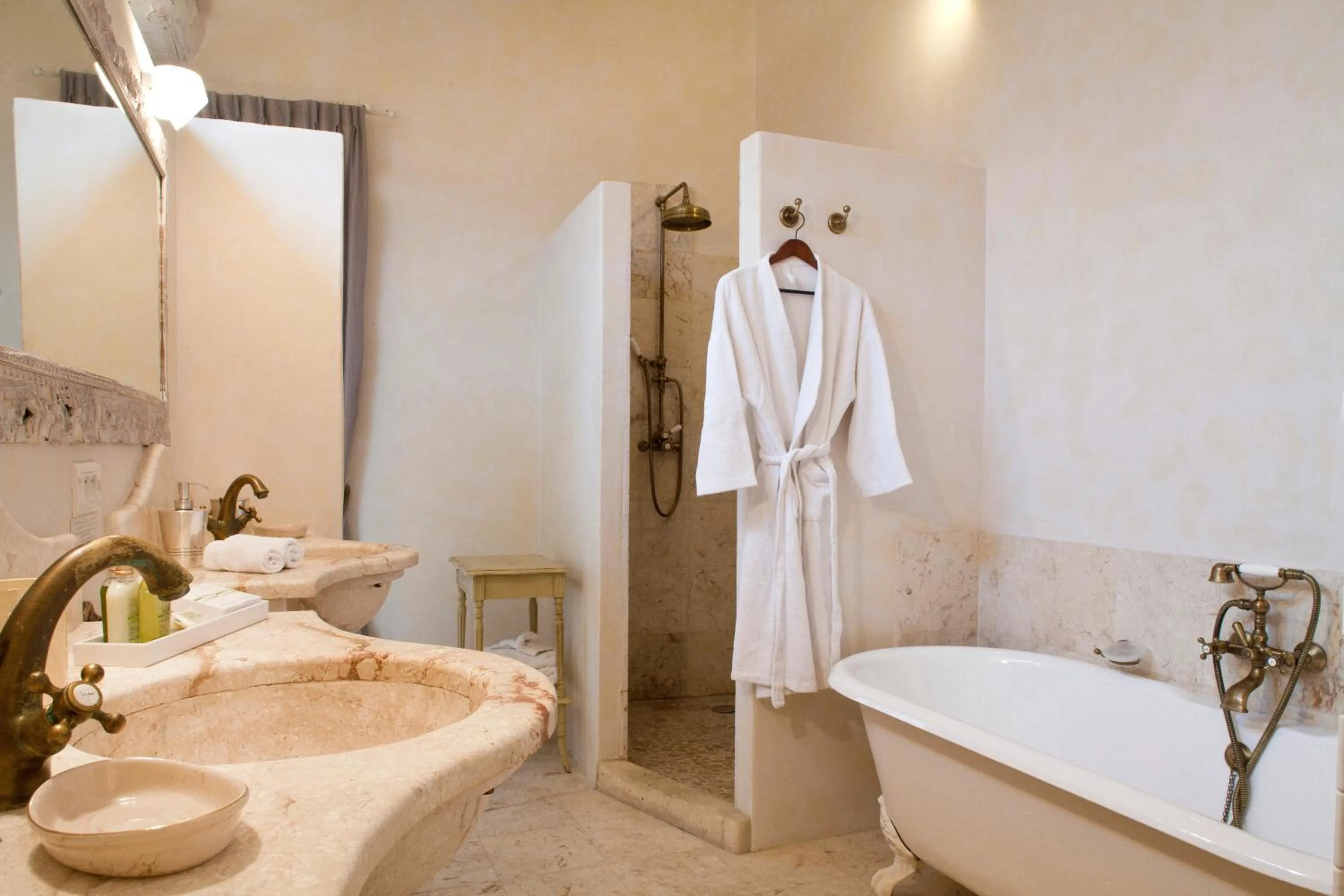 Bathroom in Le Mas De La Rose - Teritoria