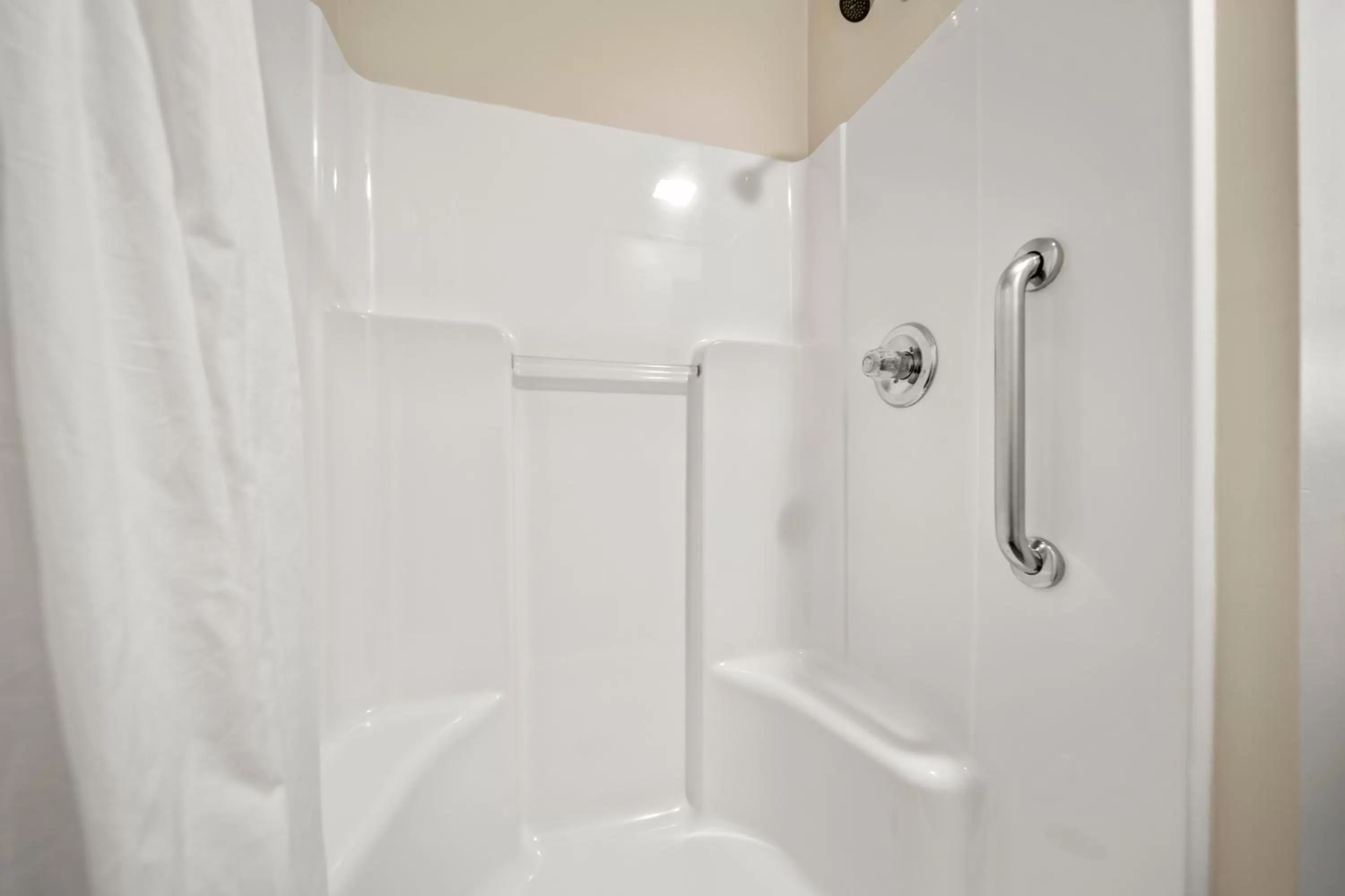 Two Queen Beds with Disability Access in Kingsway Inn