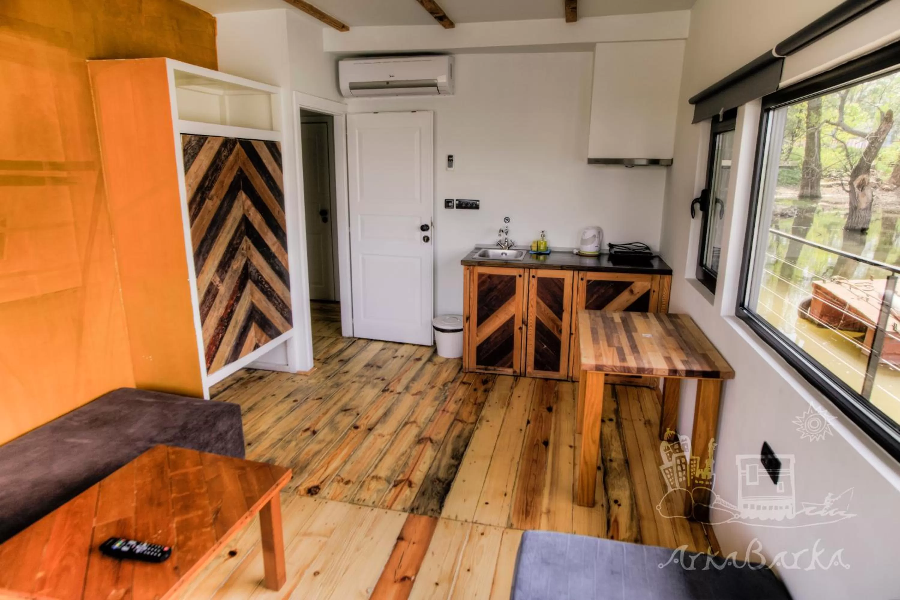 Coffee/tea facilities, Kitchen/Kitchenette in ArkaBarka 2- Floating Dream Rooms and Apartments