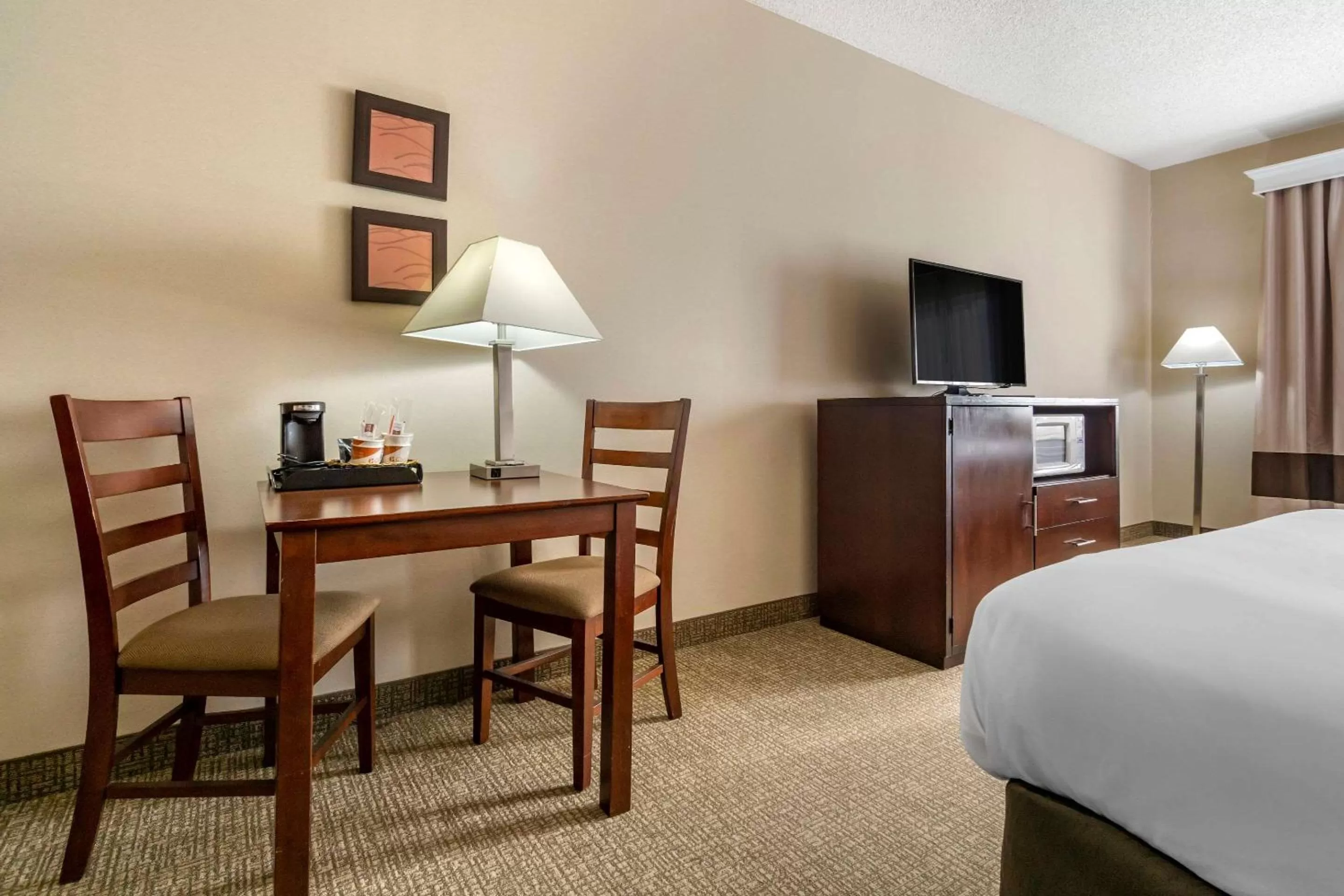 Photo of the whole room, Bed in Comfort Inn & Suites Seattle North