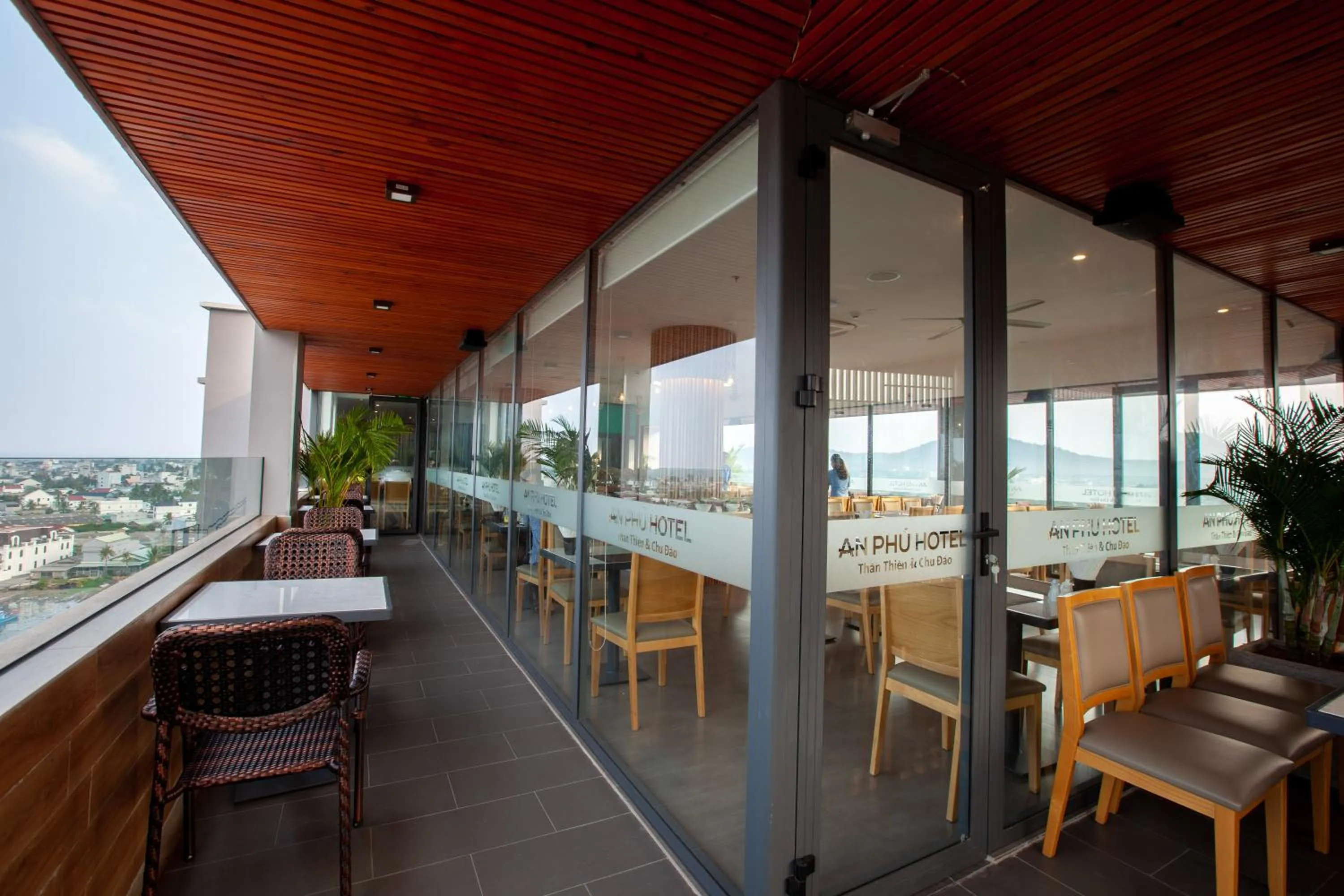 Restaurant/places to eat in An Phu Hotel