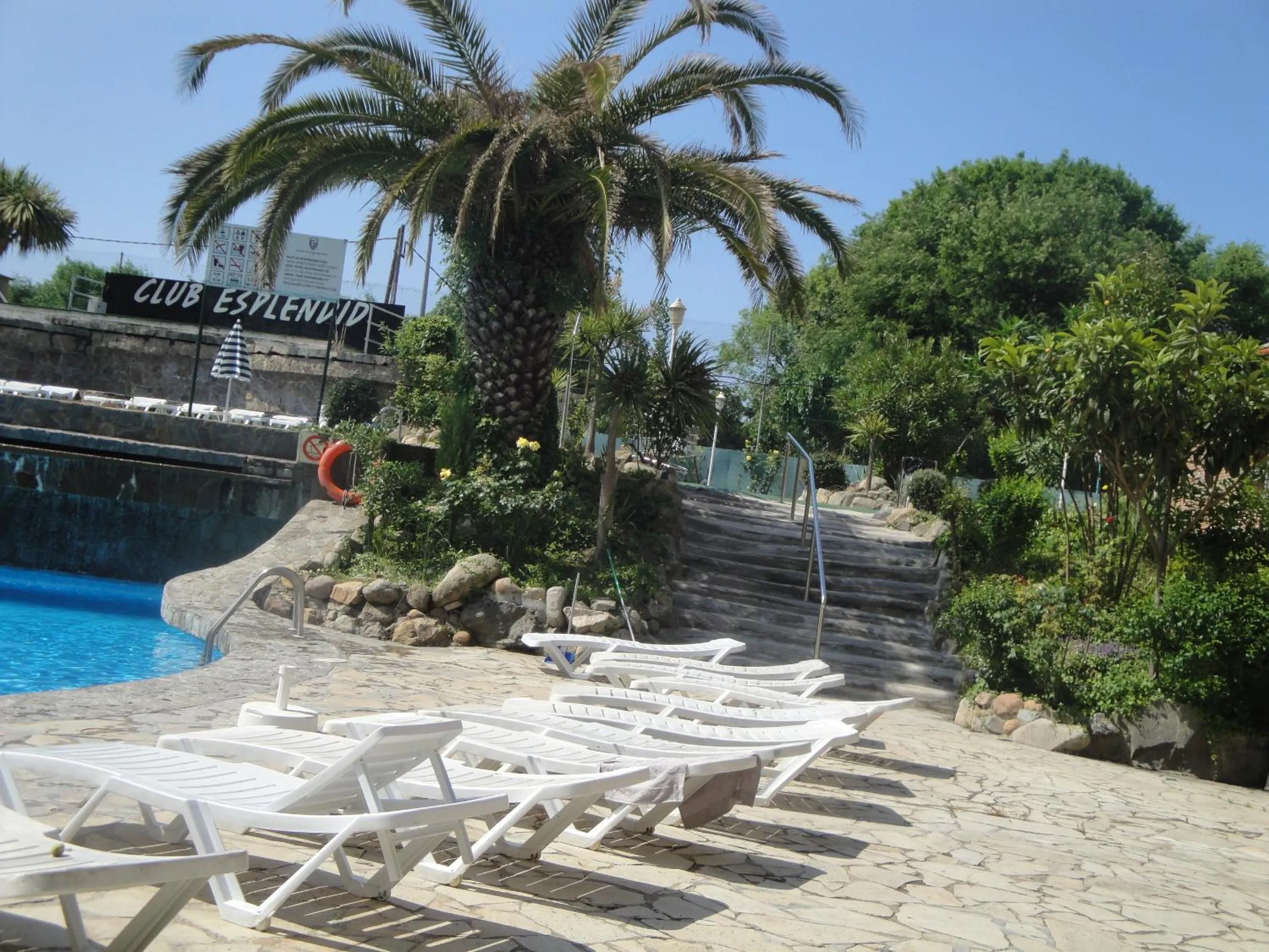 Swimming pool in Hotel Esplendid