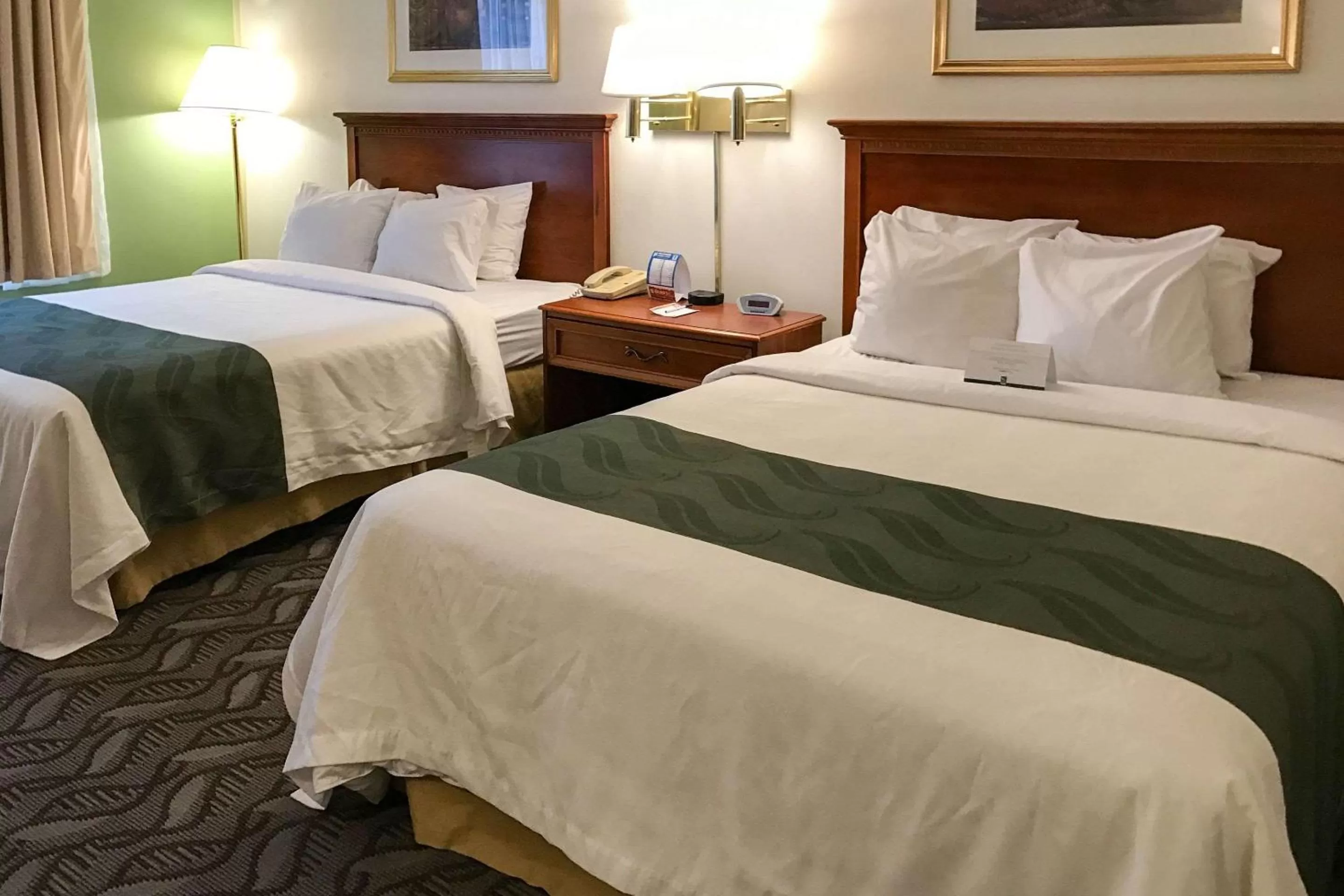 Photo of the whole room, Bed in Quality Inn Holland - Toledo