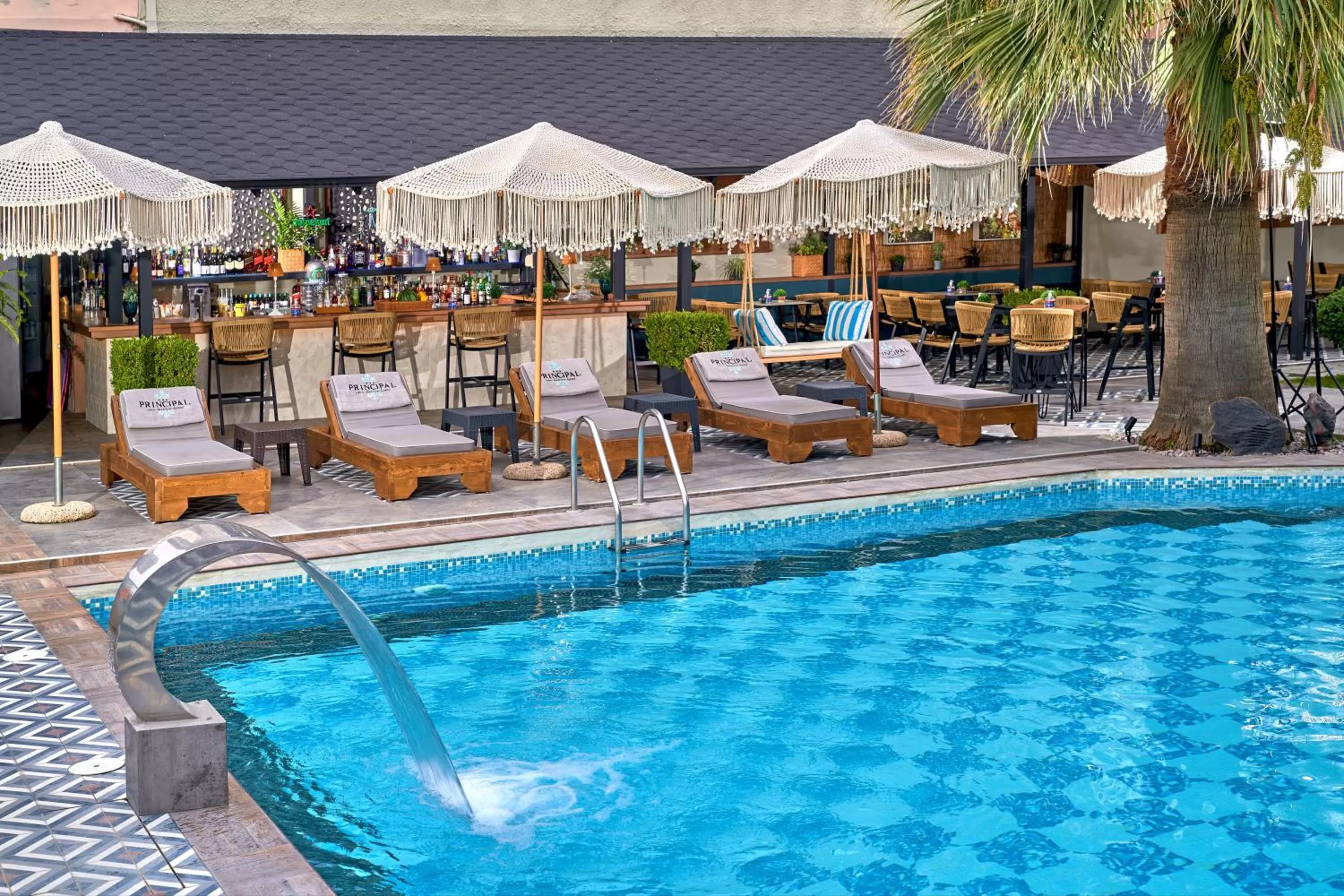 Swimming pool in Principal New Leisure Hotel