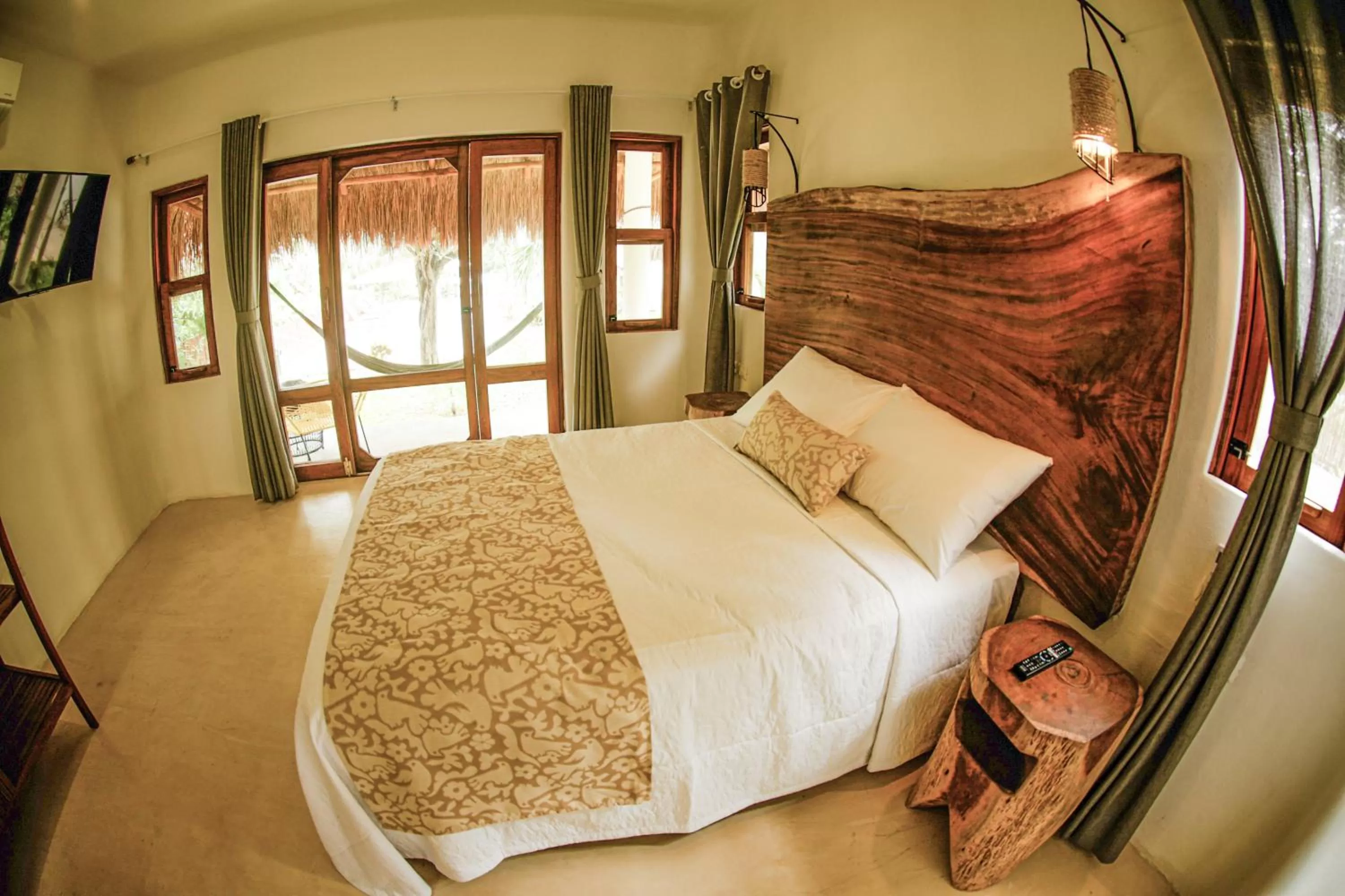 Photo of the whole room, Bed in Mi Kasa Tu Kasa Bacalar