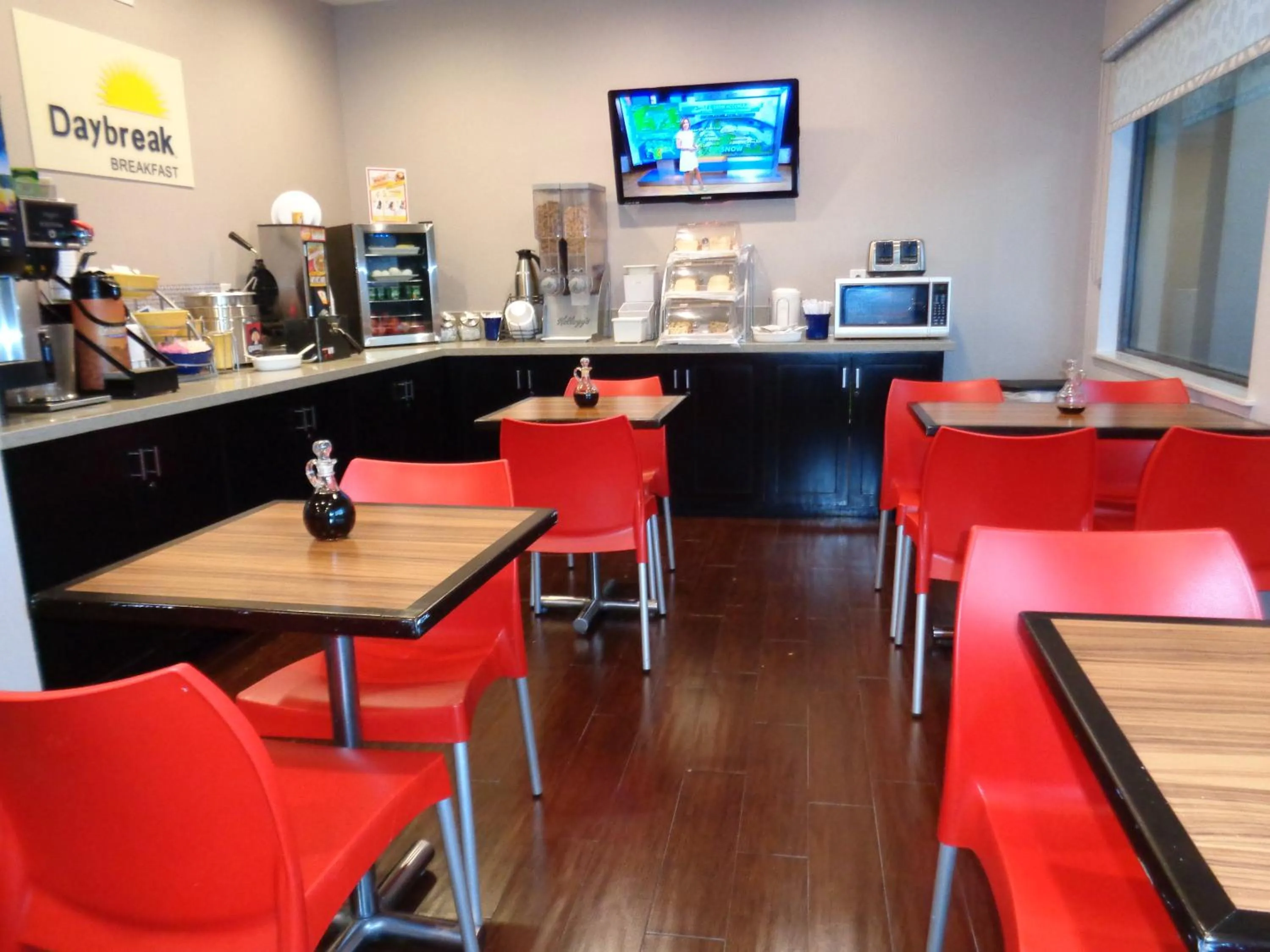 Restaurant/places to eat in Grand Villa Inn Galleria