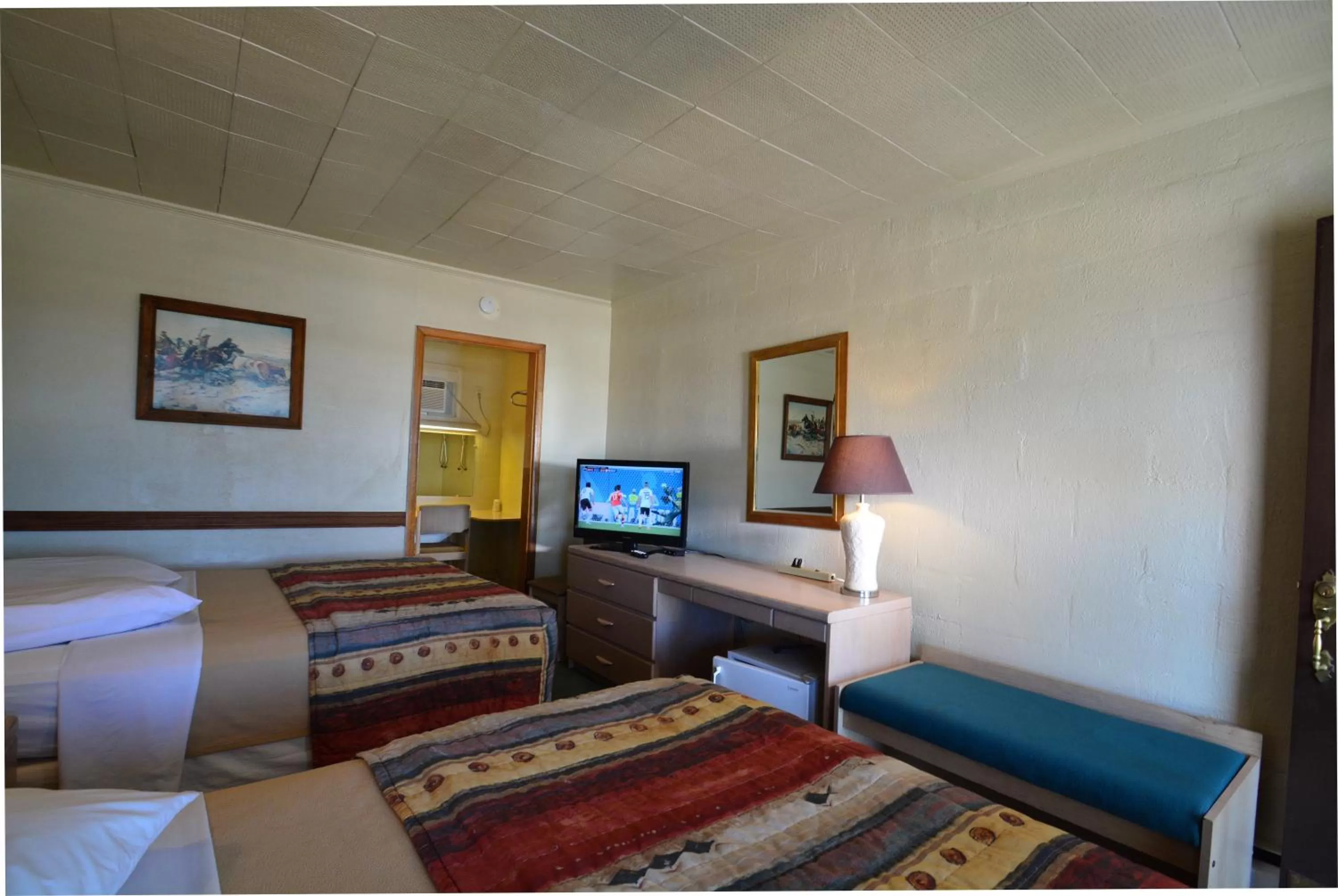 Bed in Western Hills Motel