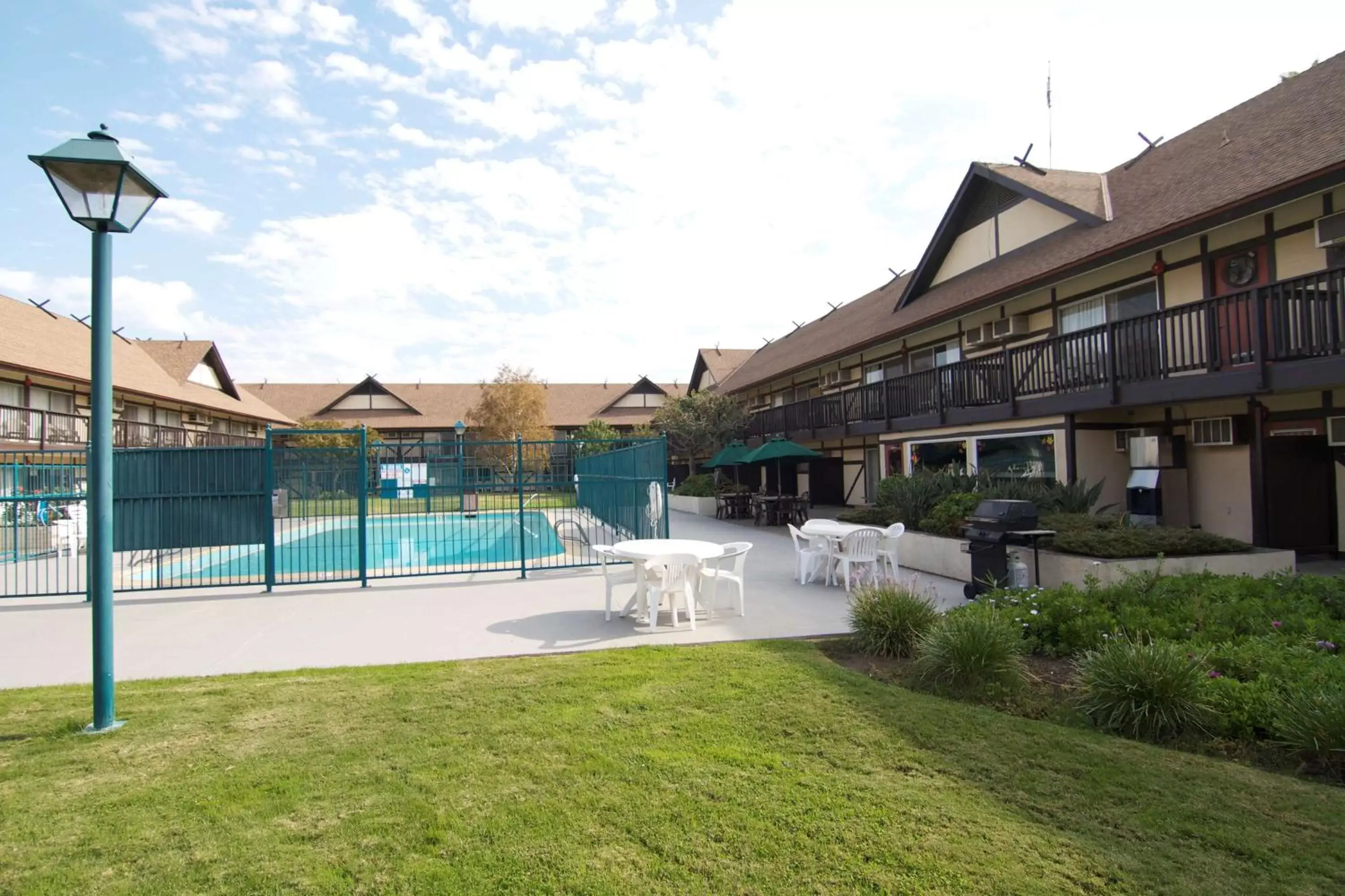 Queen Room with Garden View - Pet Friendly/Smoking in Best Western Andersen's Inn Queen Room with Garden View - Pet Friendly/Smoking in Best Western Andersen's Inn