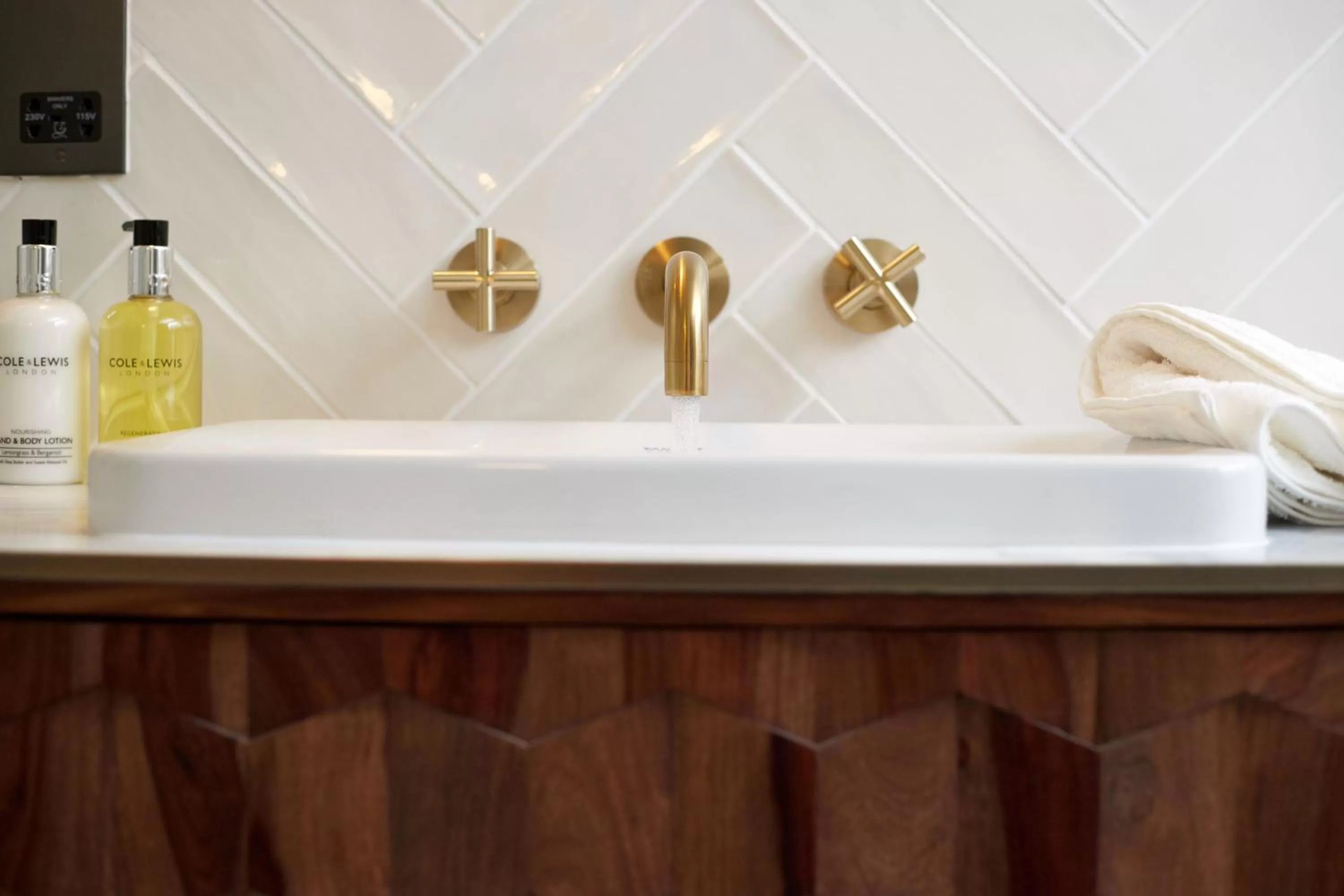 Bedroom in The Ingham Swan