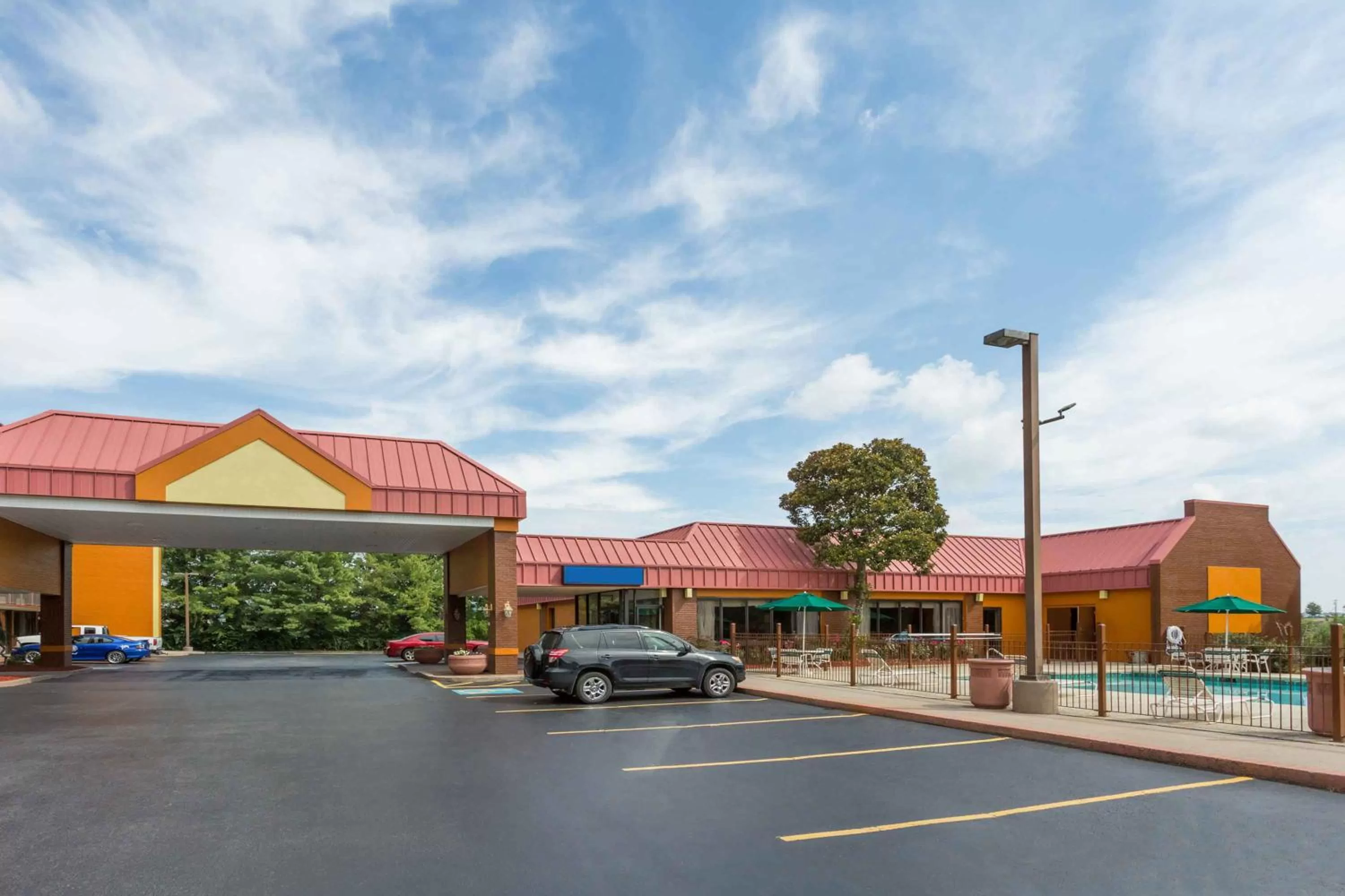 Property building in Extended Stay America Suites - Bristol