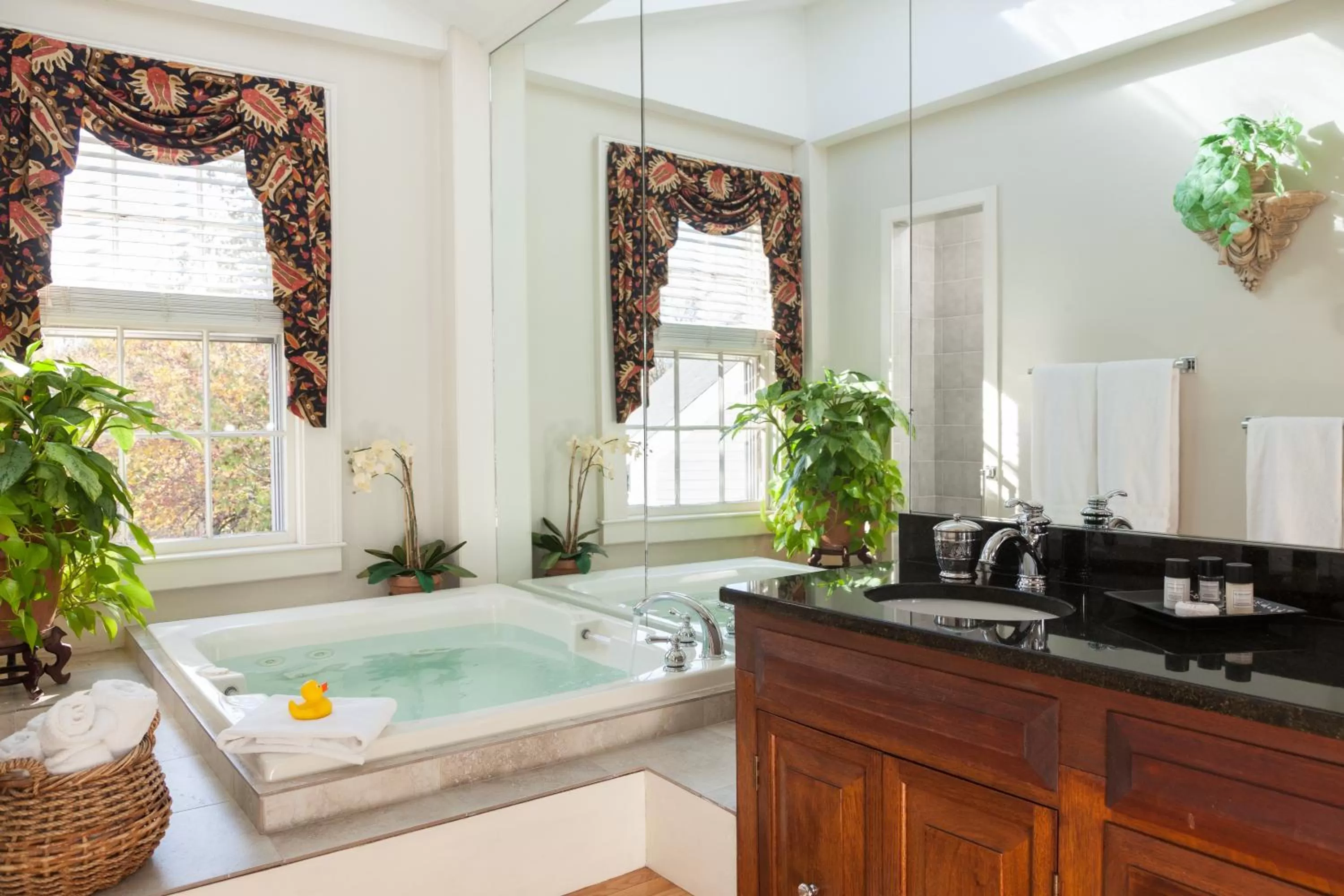 Bathroom in Harbor Light Inn