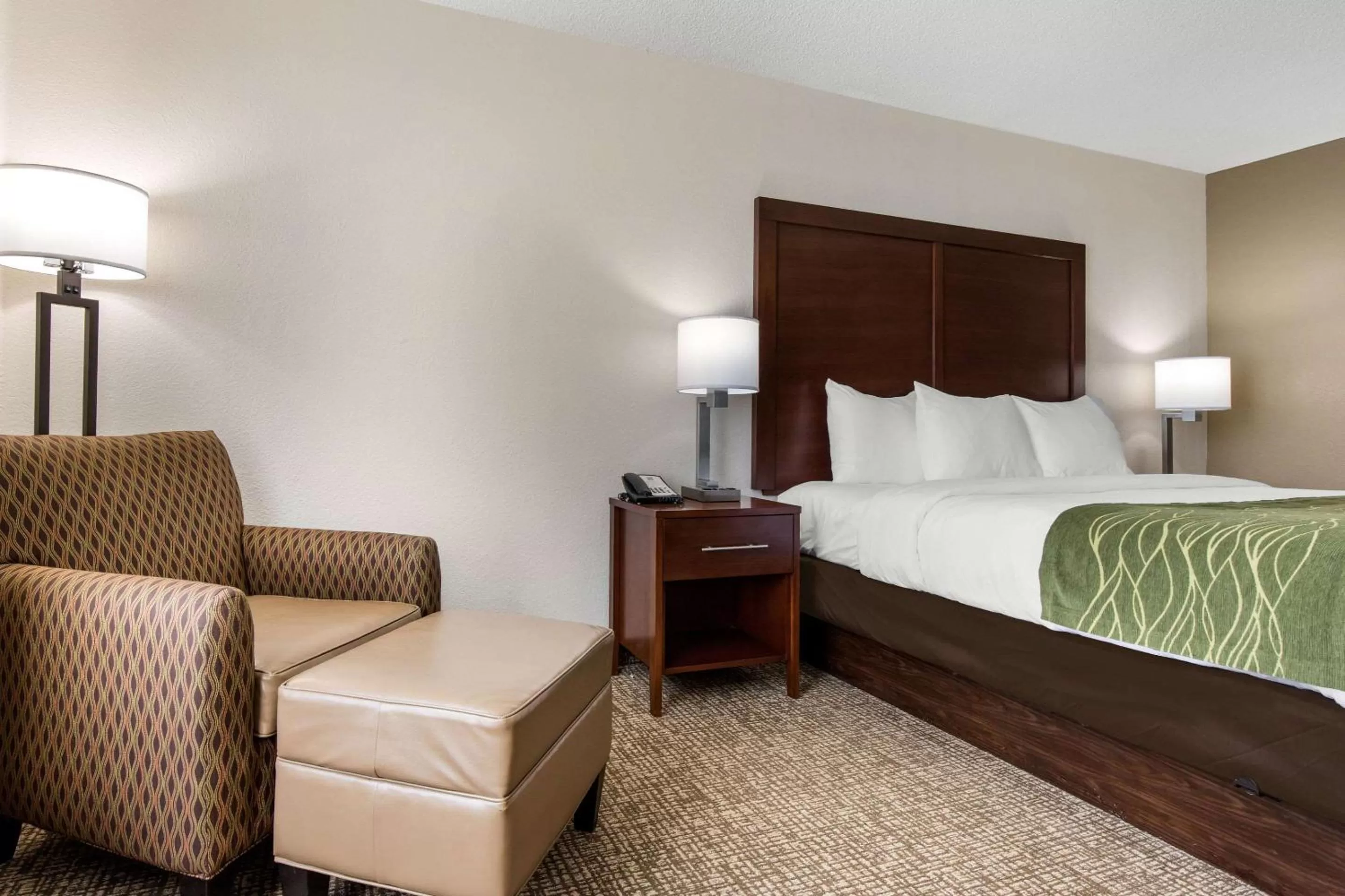 Photo of the whole room, Bed in Comfort Inn Shelby