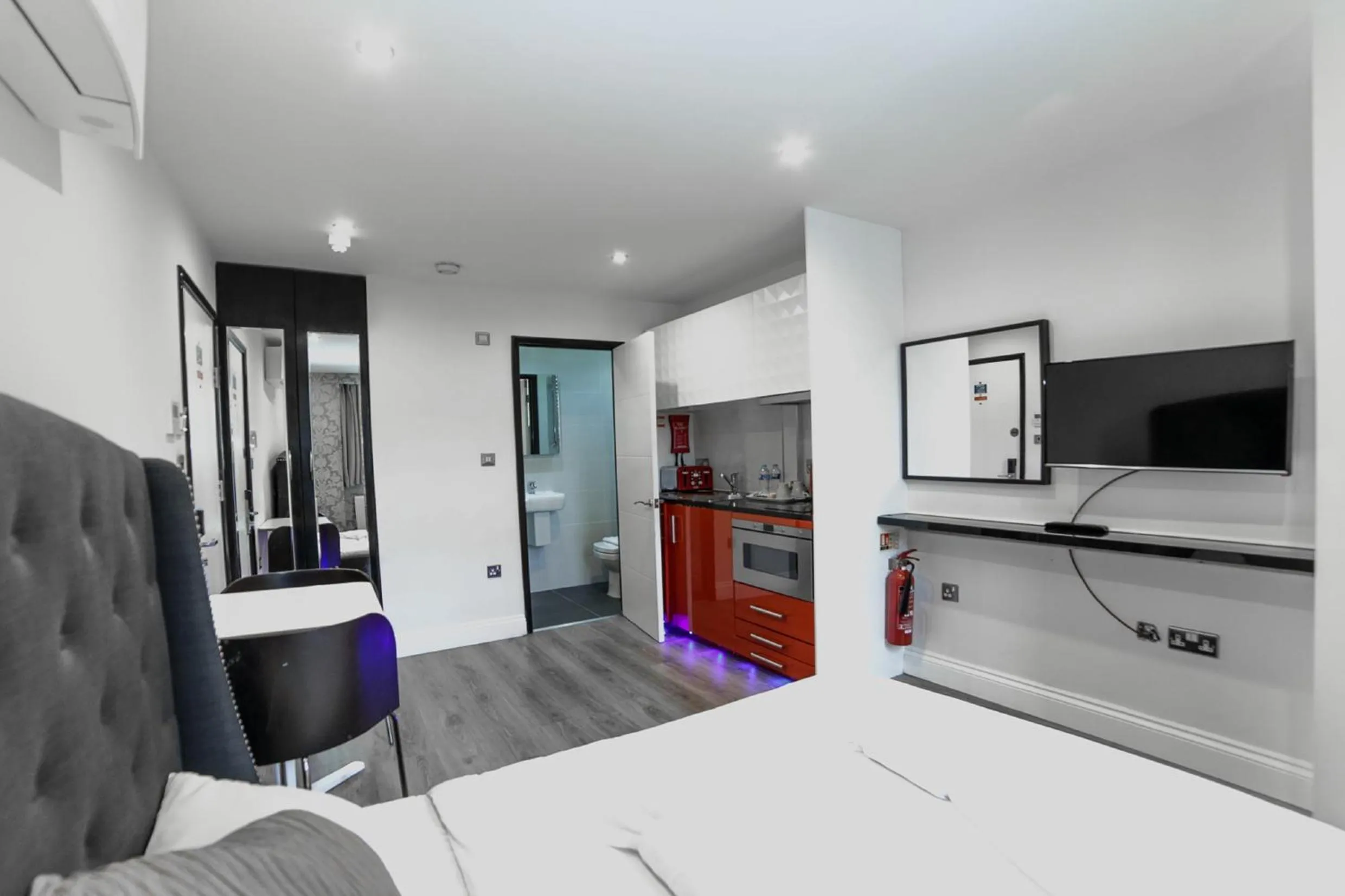 TV and multimedia, Bed in Imperial Court Suites