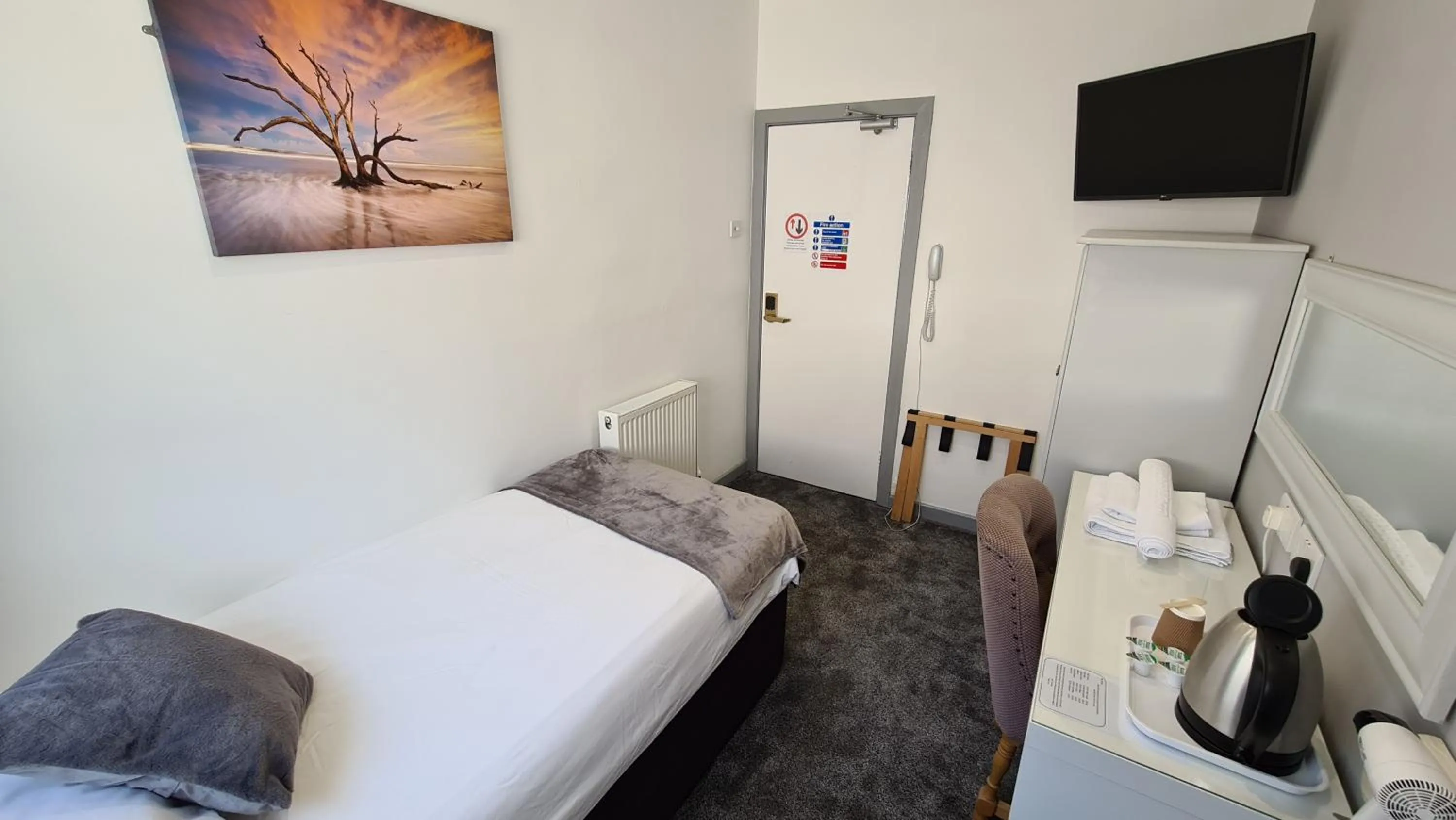 Bed in Y Gwynedd Inn