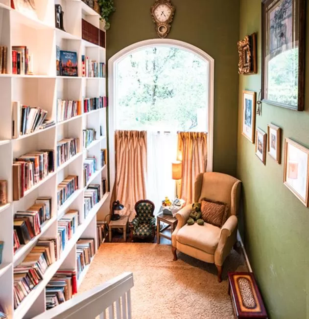 Library in Bella Vista Bed and Breakfast
