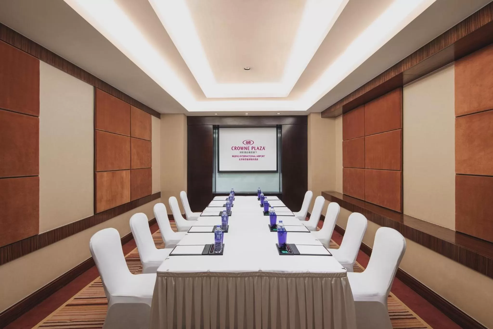 Meeting/conference room in Crowne Plaza Beijing International Airport by IHG