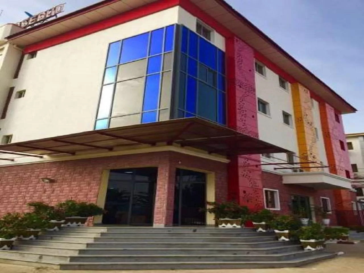 Facade/entrance in Hotel Rosebud