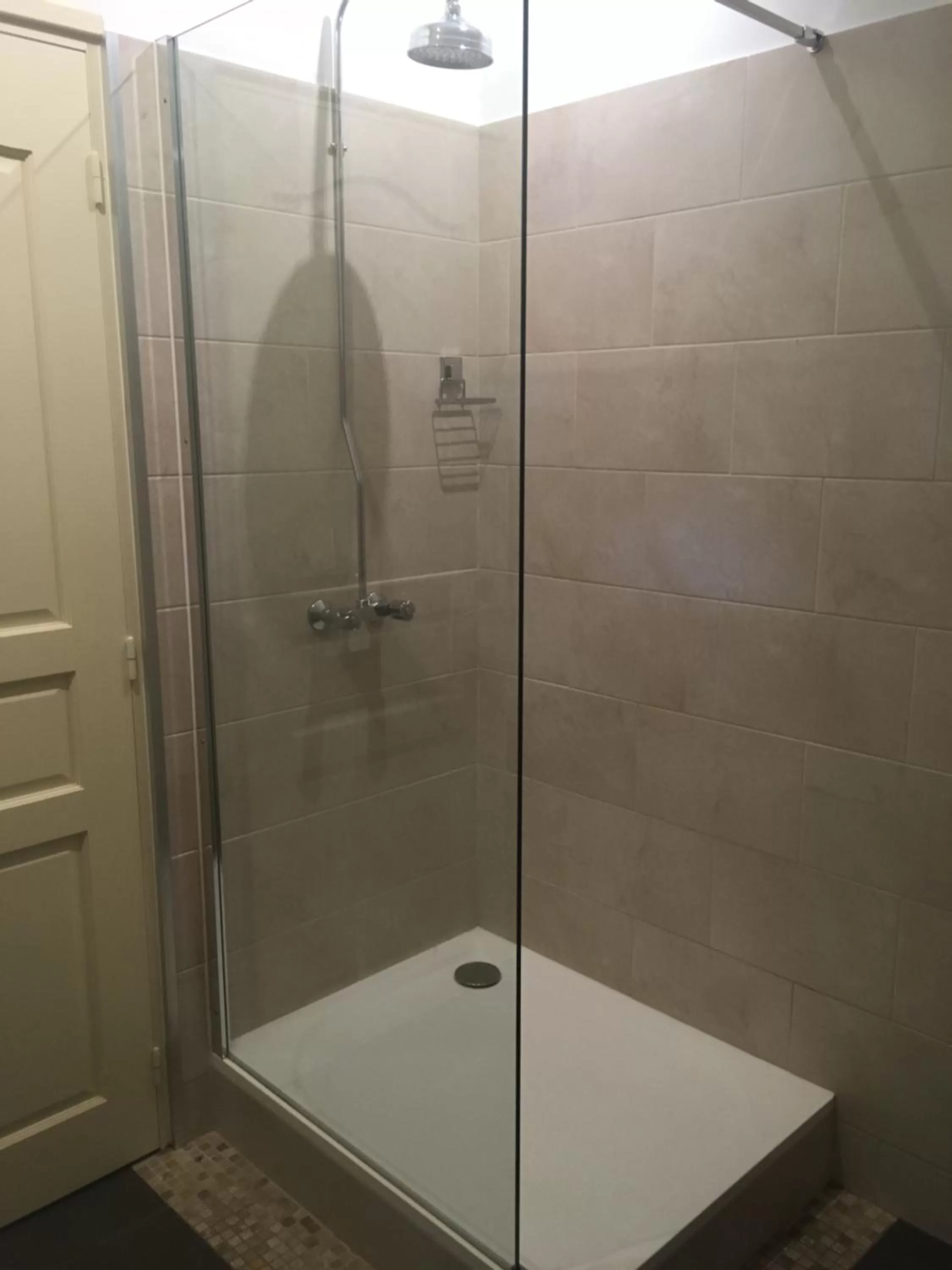 Shower, Bathroom in Caloupilé