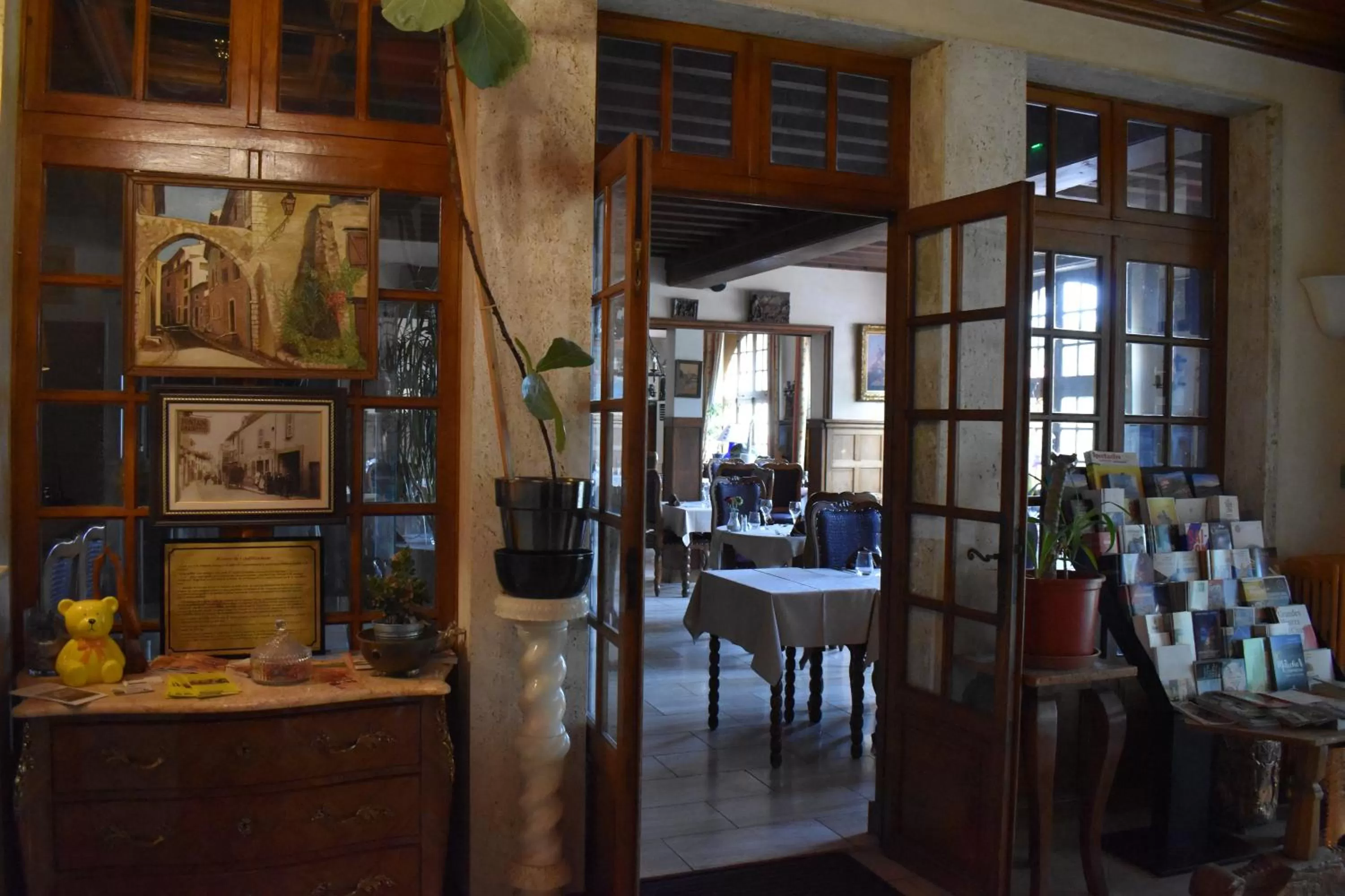 Restaurant/places to eat in Hôtel Le Sauvage