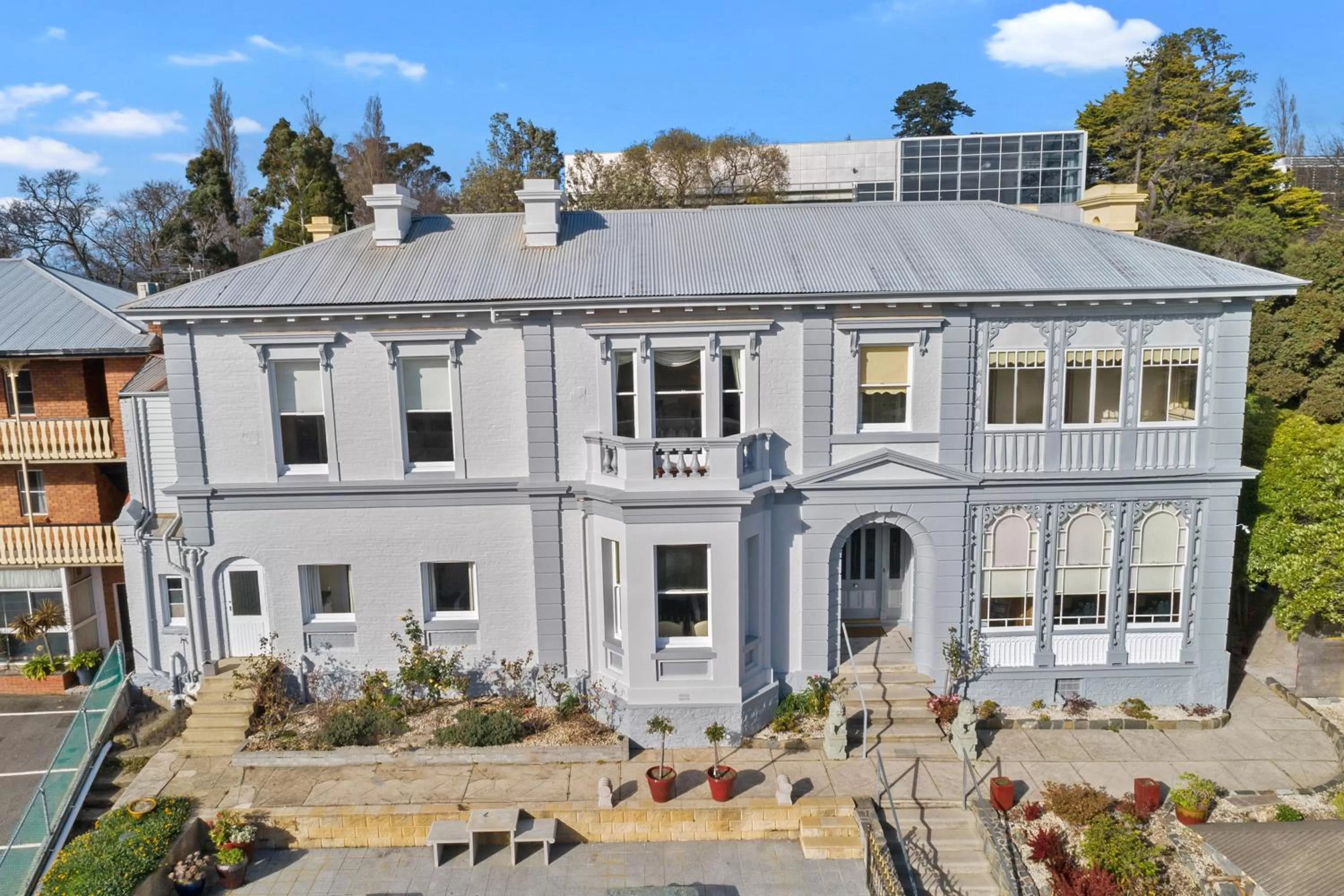 Property building in Waratah On York