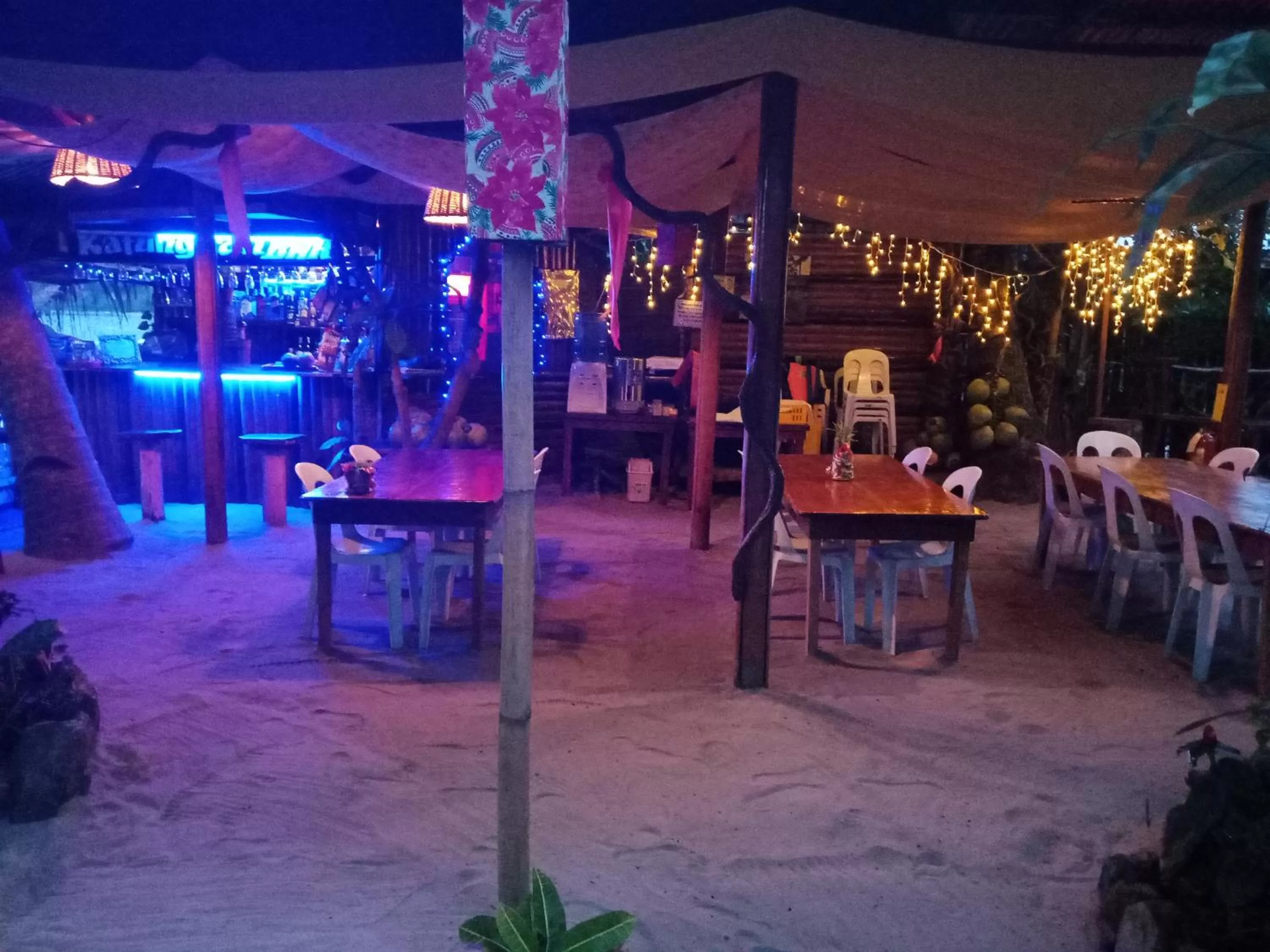 Restaurant/places to eat in Victoria Beach House