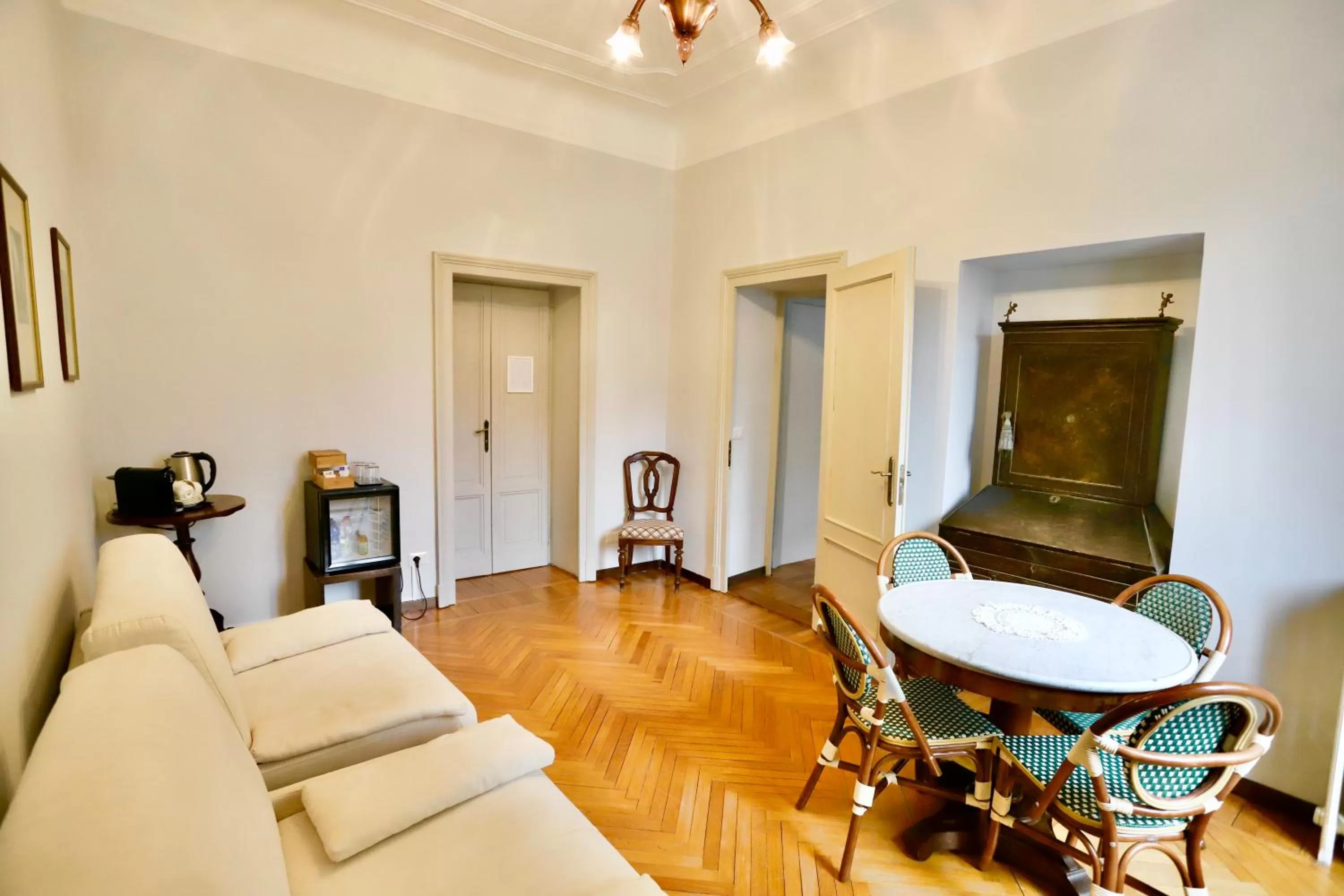 Seating Area in La Villa del Lago