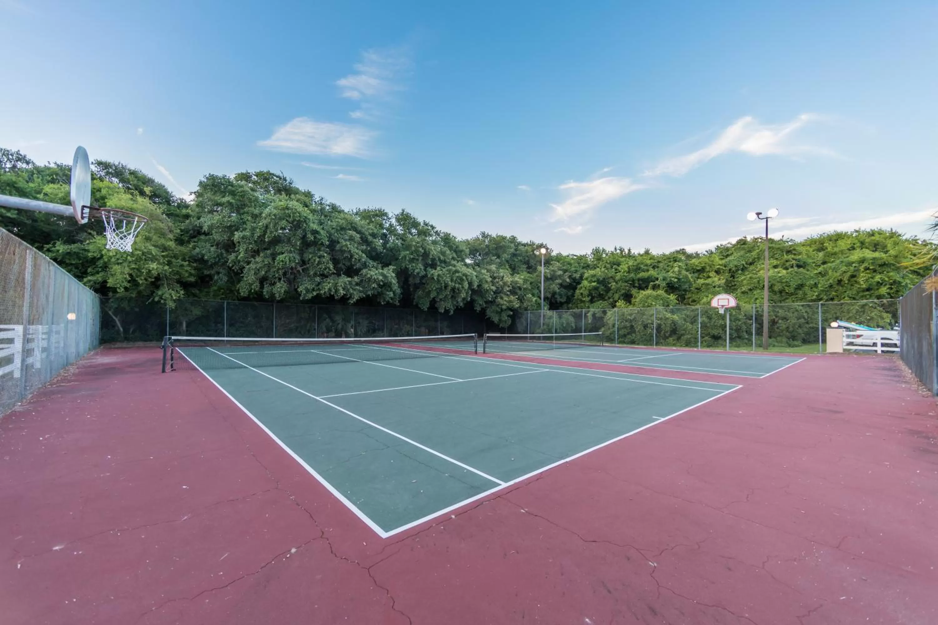 Tennis court in Ocean Coast Hotel at the Beach Amelia Island