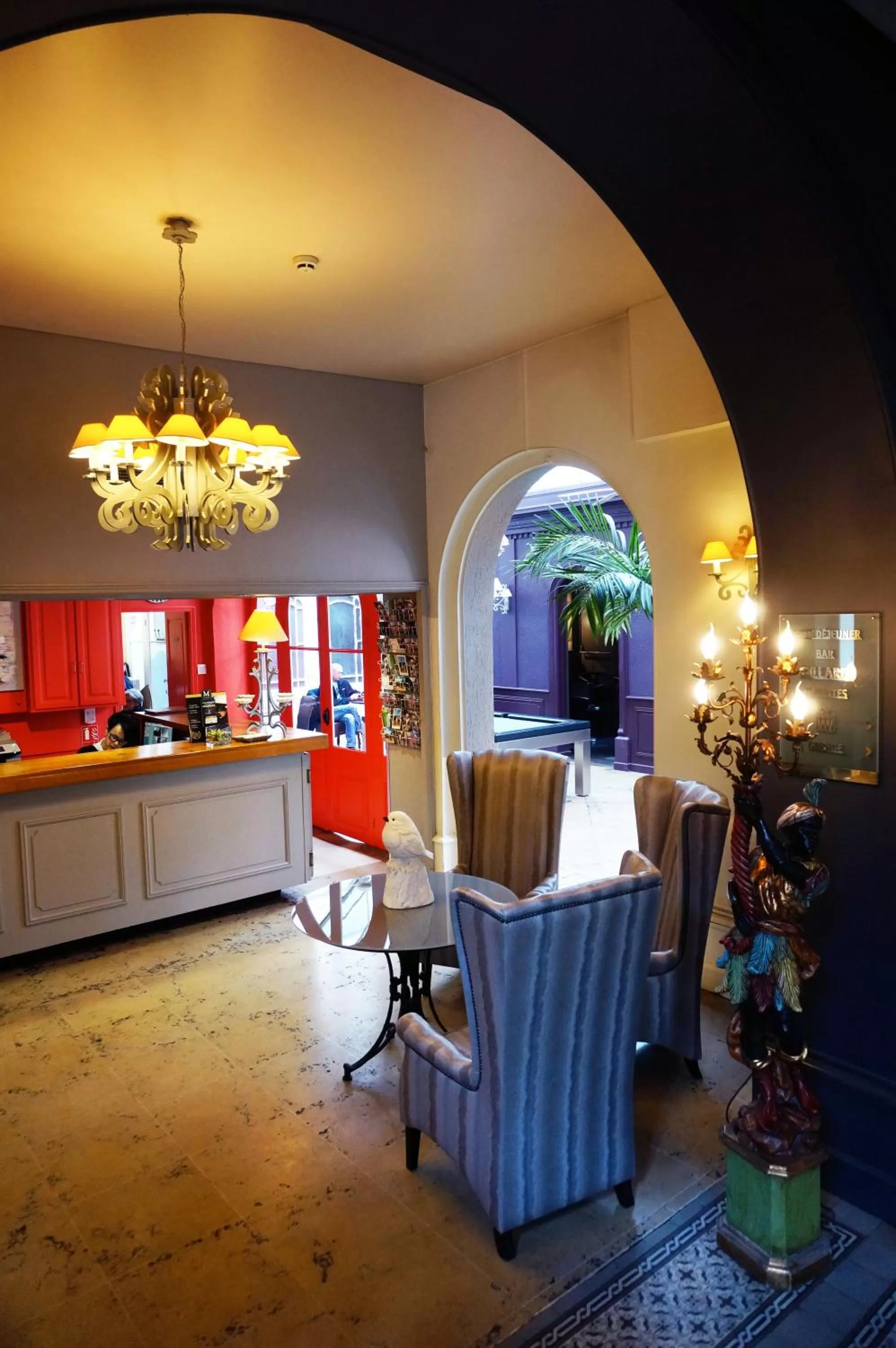 Lobby or reception in LOGIS Hôtel de Bourgogne - Mâcon