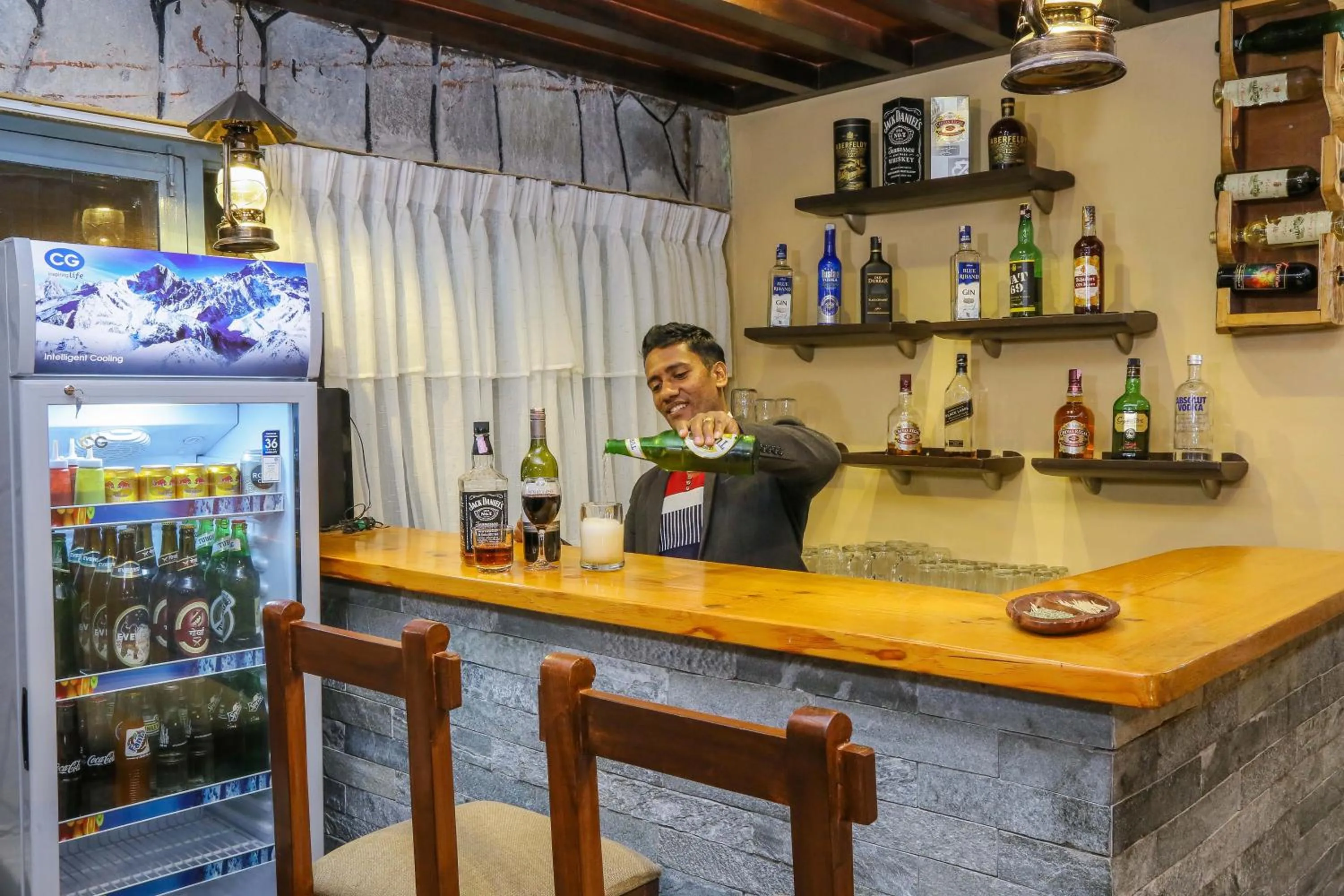 Food and drinks in Hotel Silver Oaks Inn