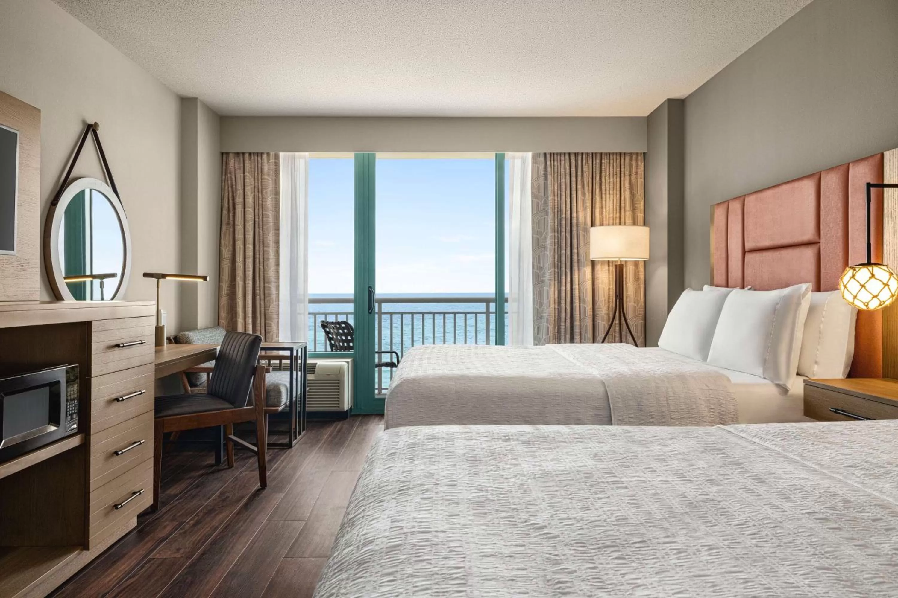 Bedroom, Bed in Hampton Inn Virginia Beach-Oceanfront South