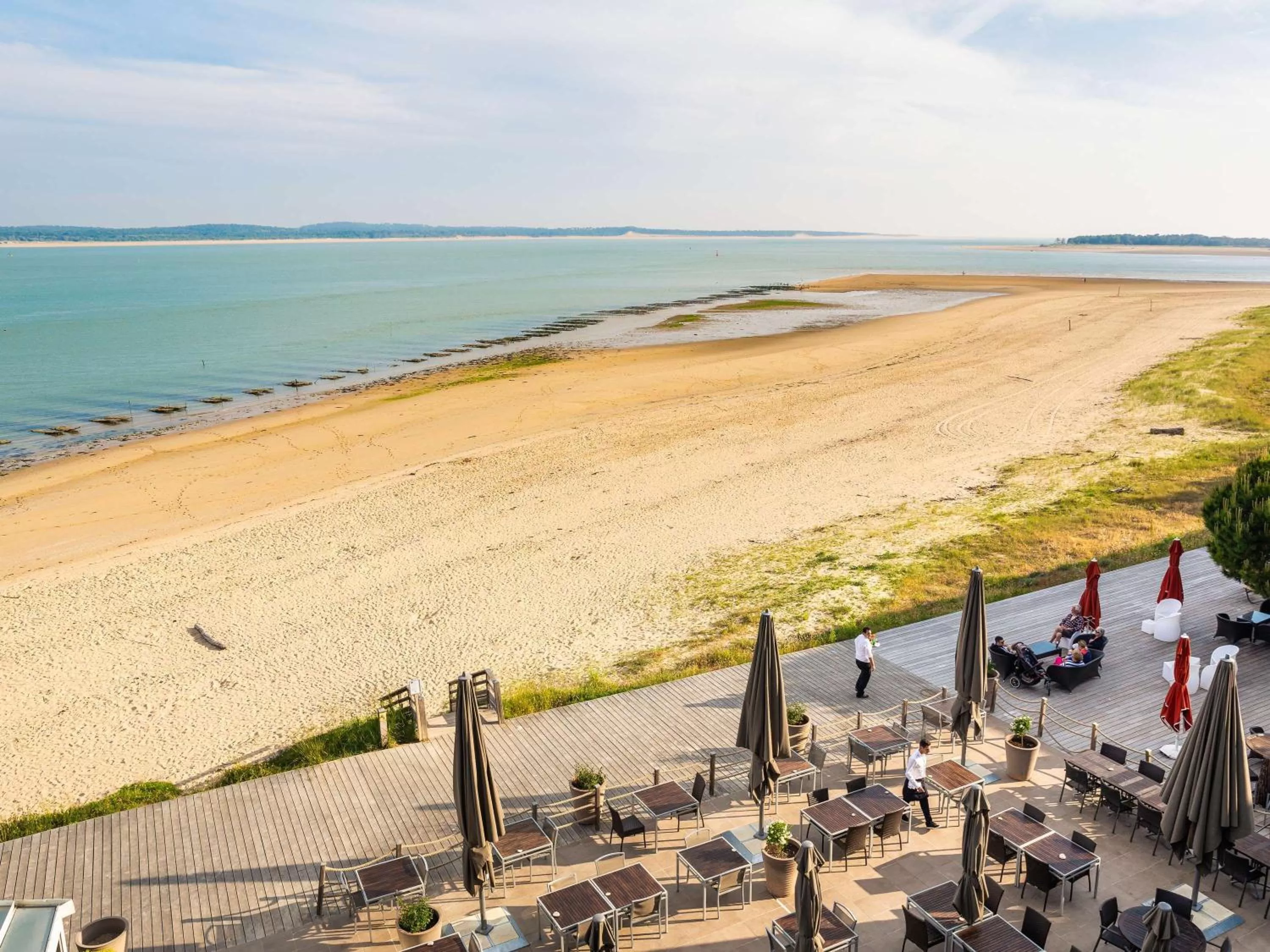 Restaurant/places to eat, Beach in Novotel Thalassa Ile d'Oléron